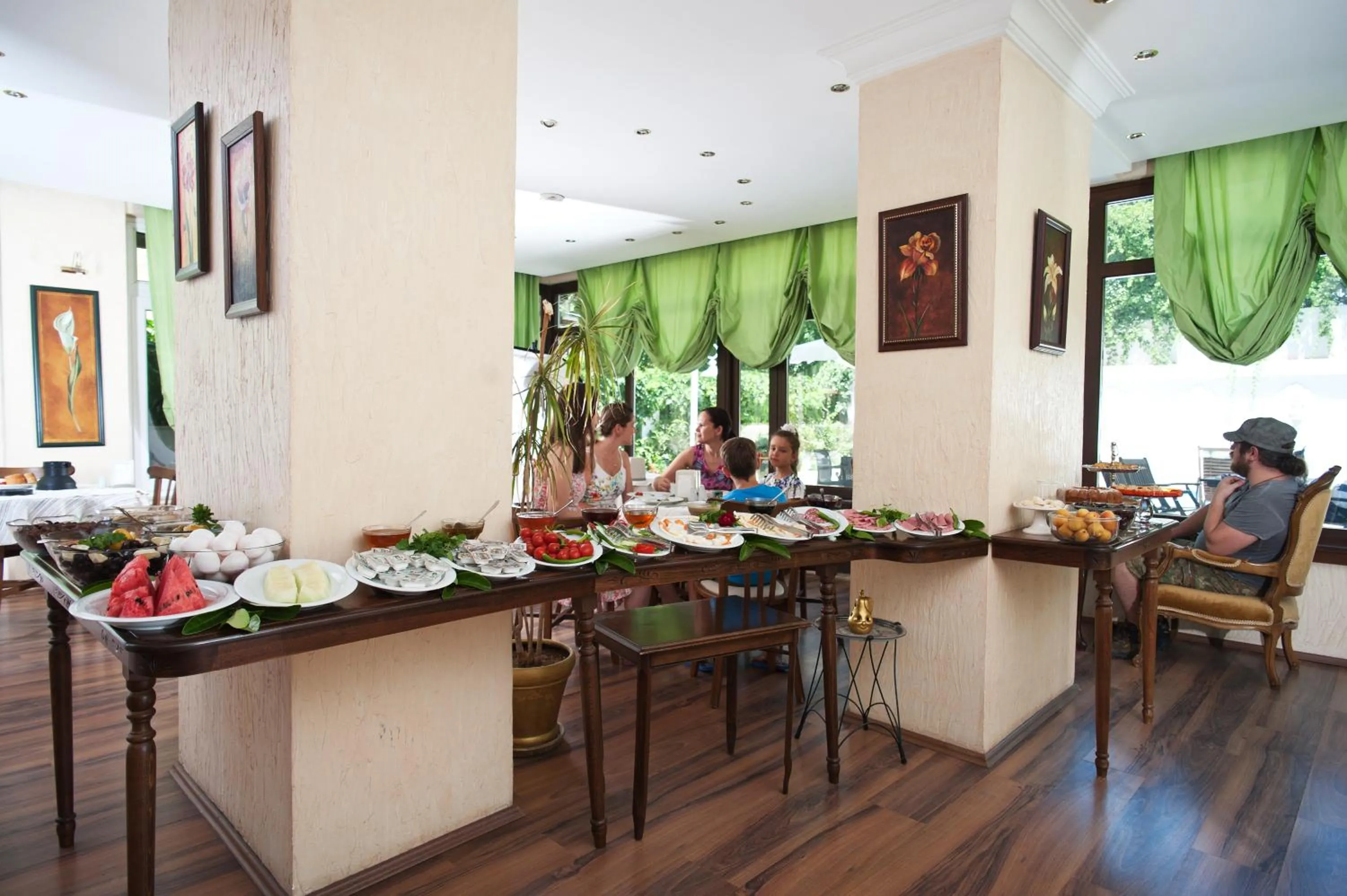 Buffet breakfast in Triana Hotel