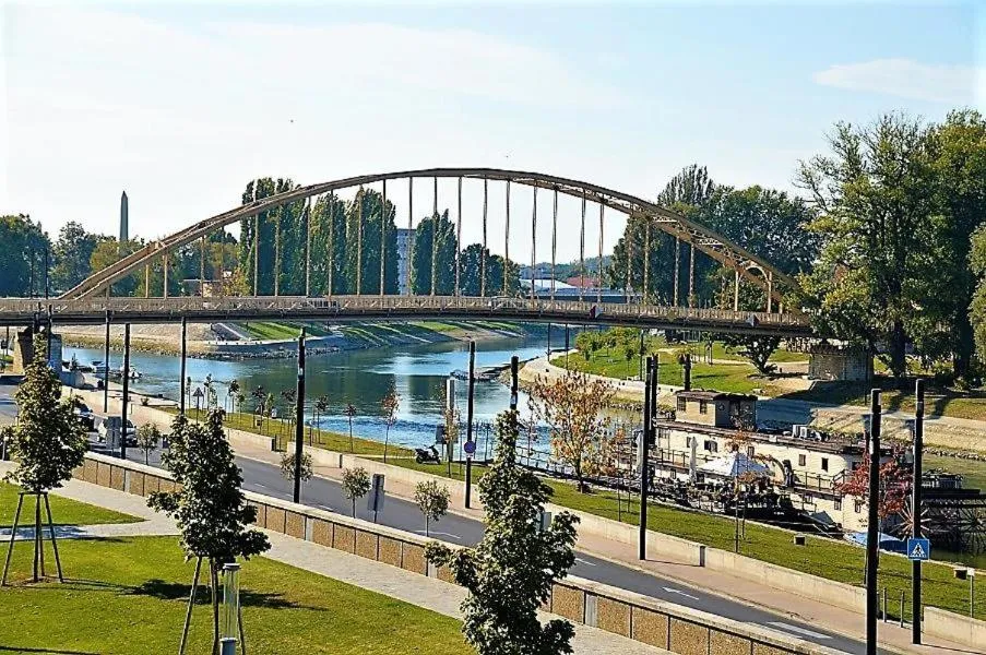 Downtown Apartments DeLuxe