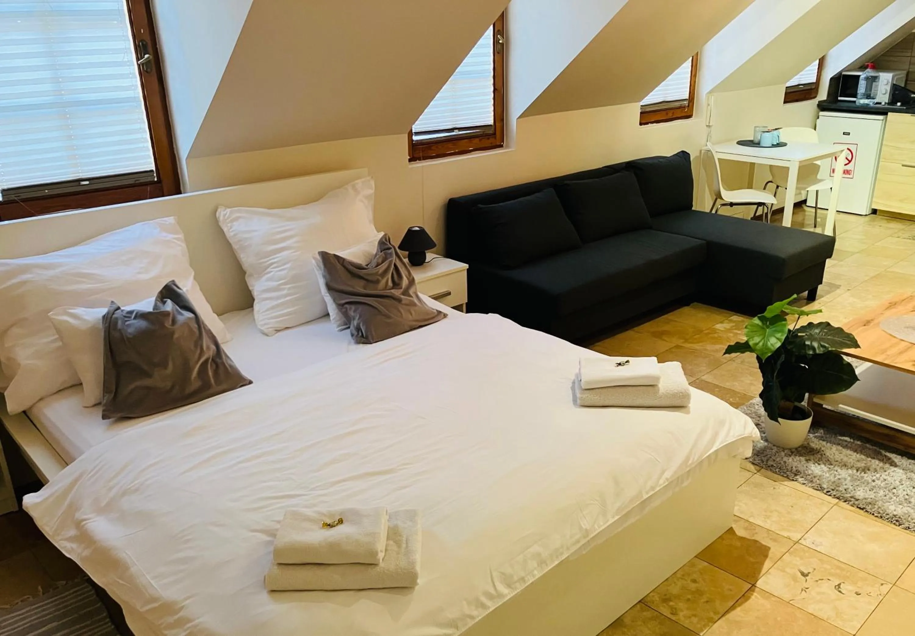 Bed in Downtown Apartments DeLuxe