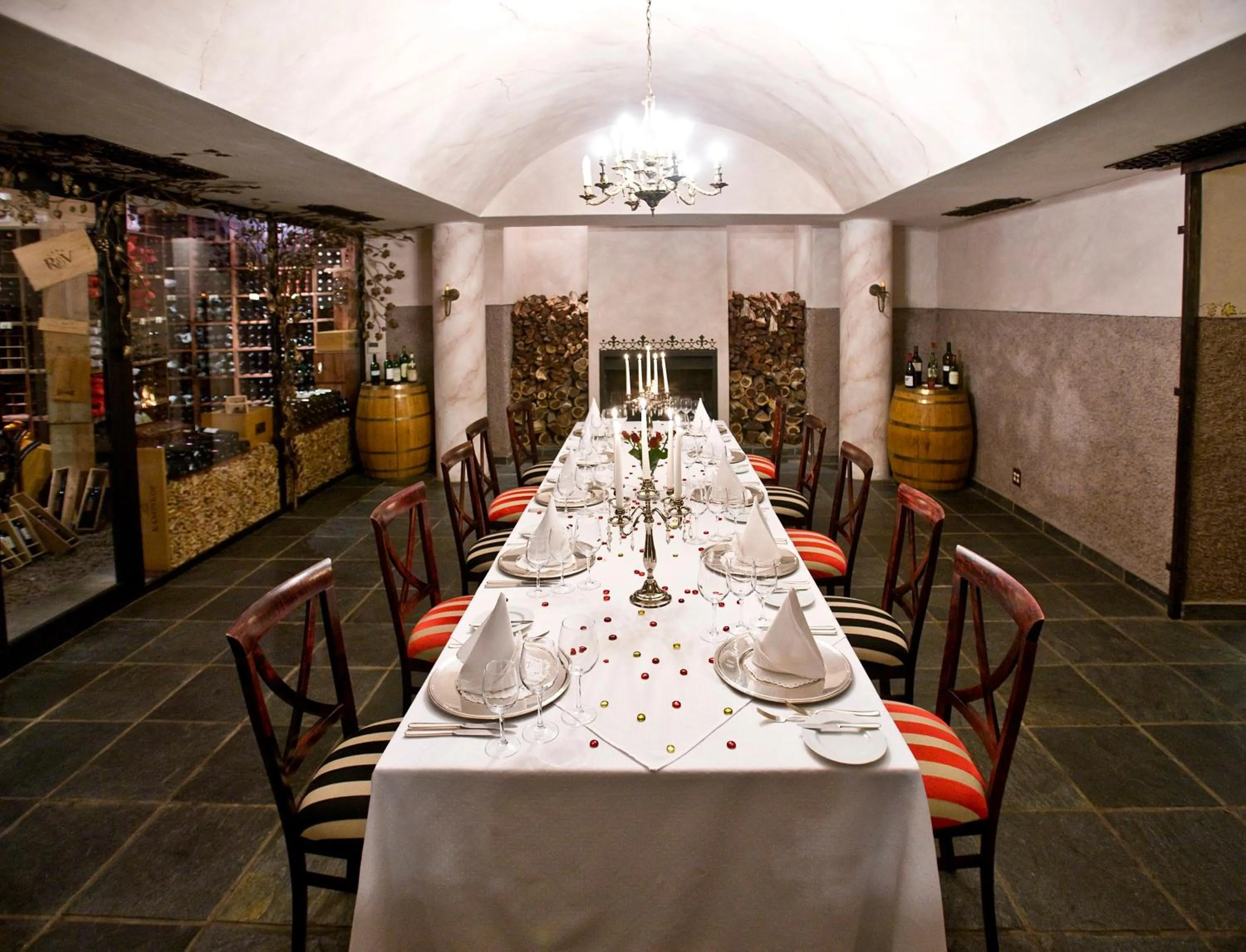 Restaurant/places to eat in Heinitzburg Boutique Hotel