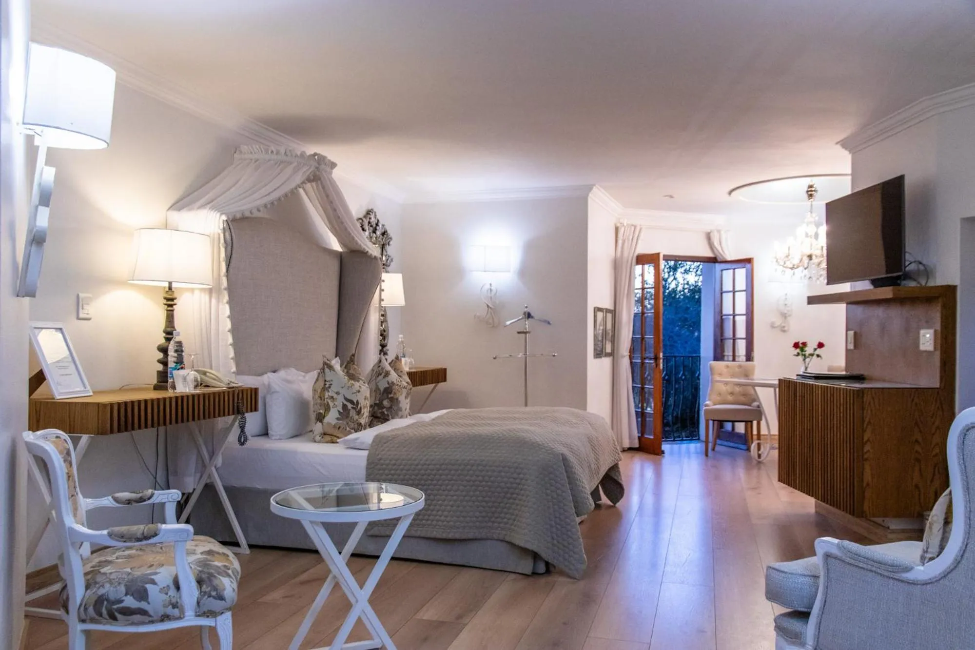 Bed in Heinitzburg Boutique Hotel