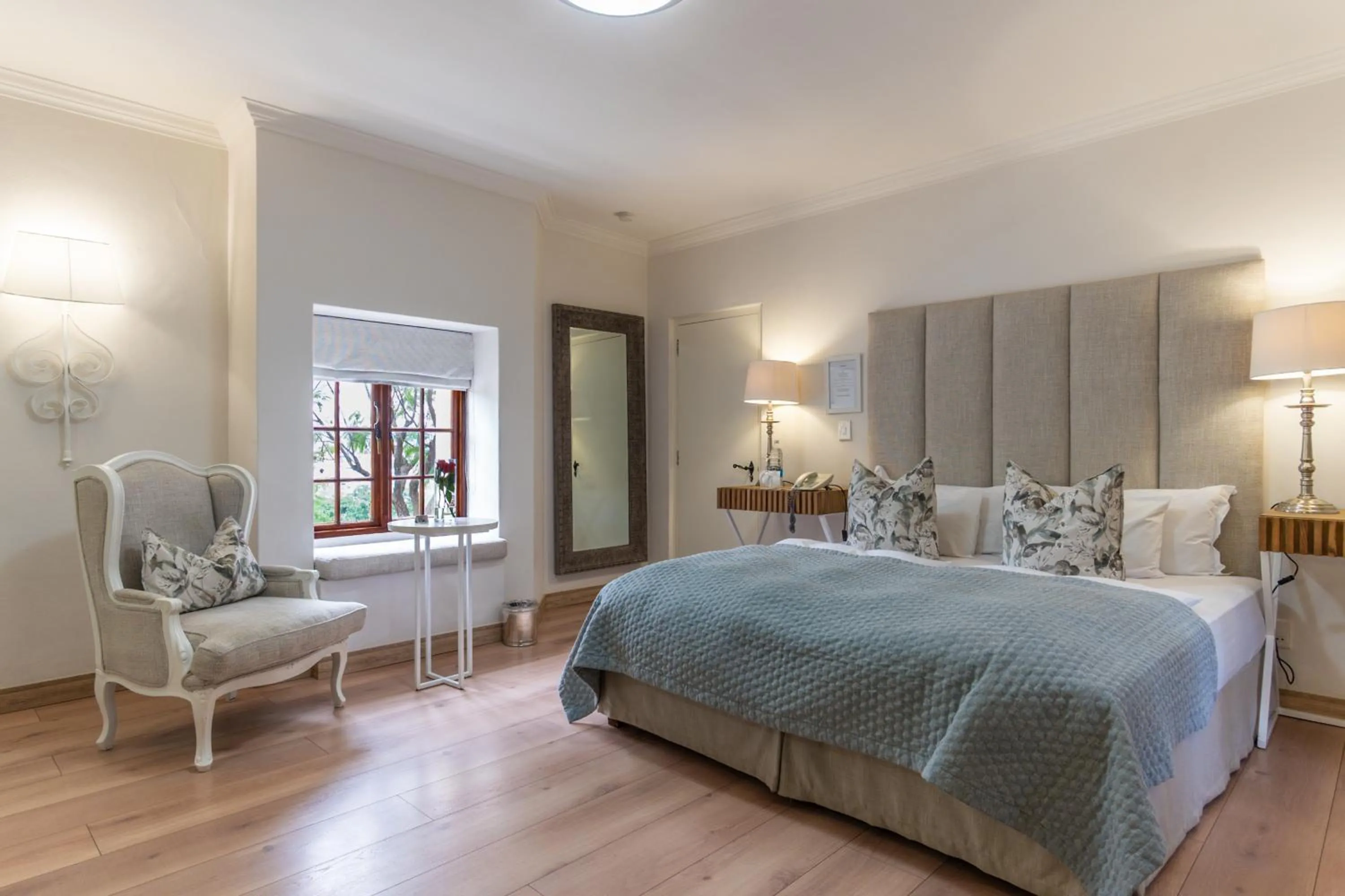 Bed in Heinitzburg Boutique Hotel