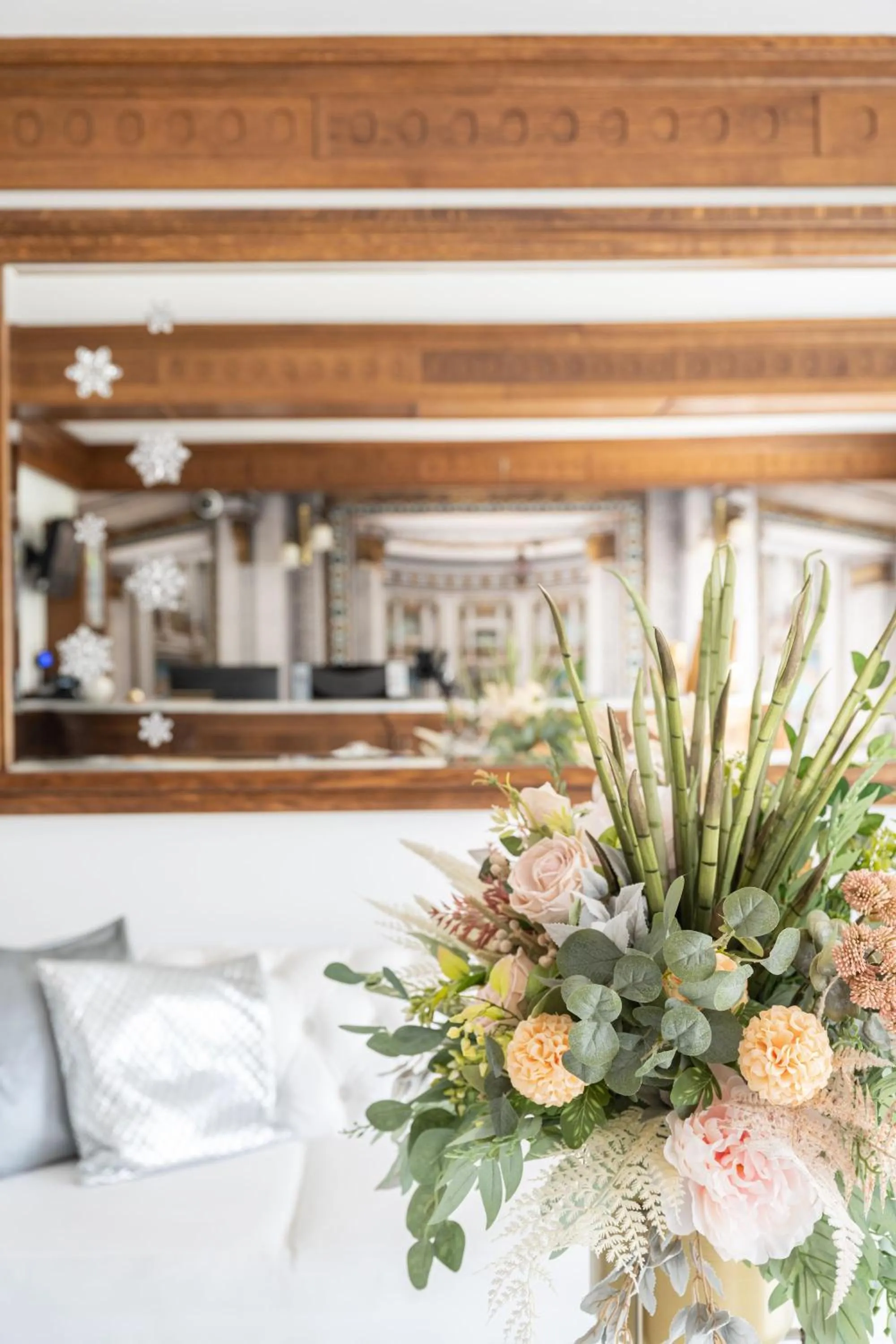 Lobby or reception in Sądelski Dwór Medical & SPA