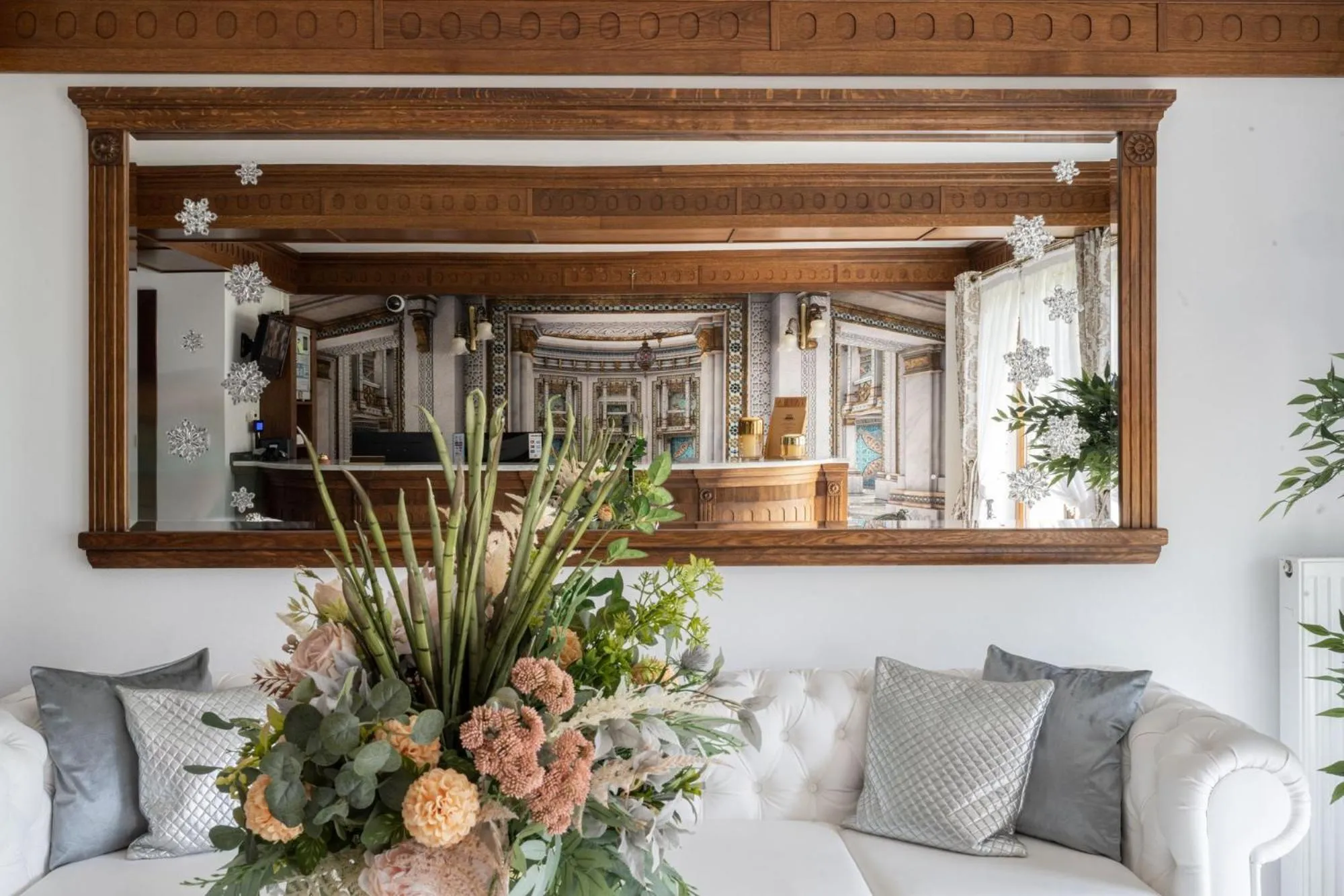 Lobby or reception in Sądelski Dwór Medical & SPA