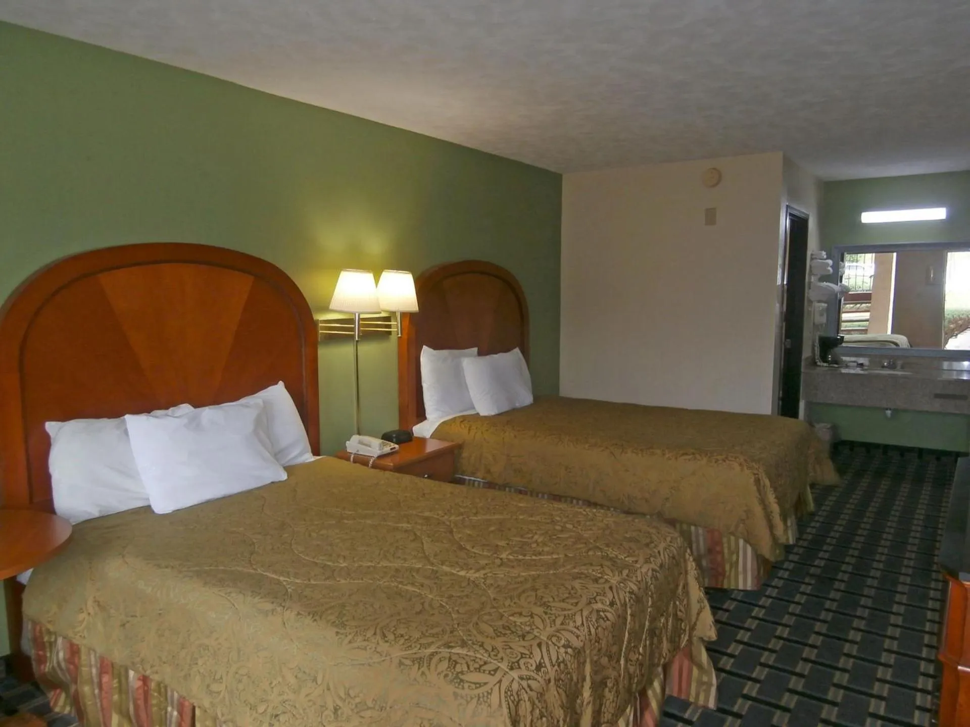 Bed in Americas Best Value Inn - Augusta / South
