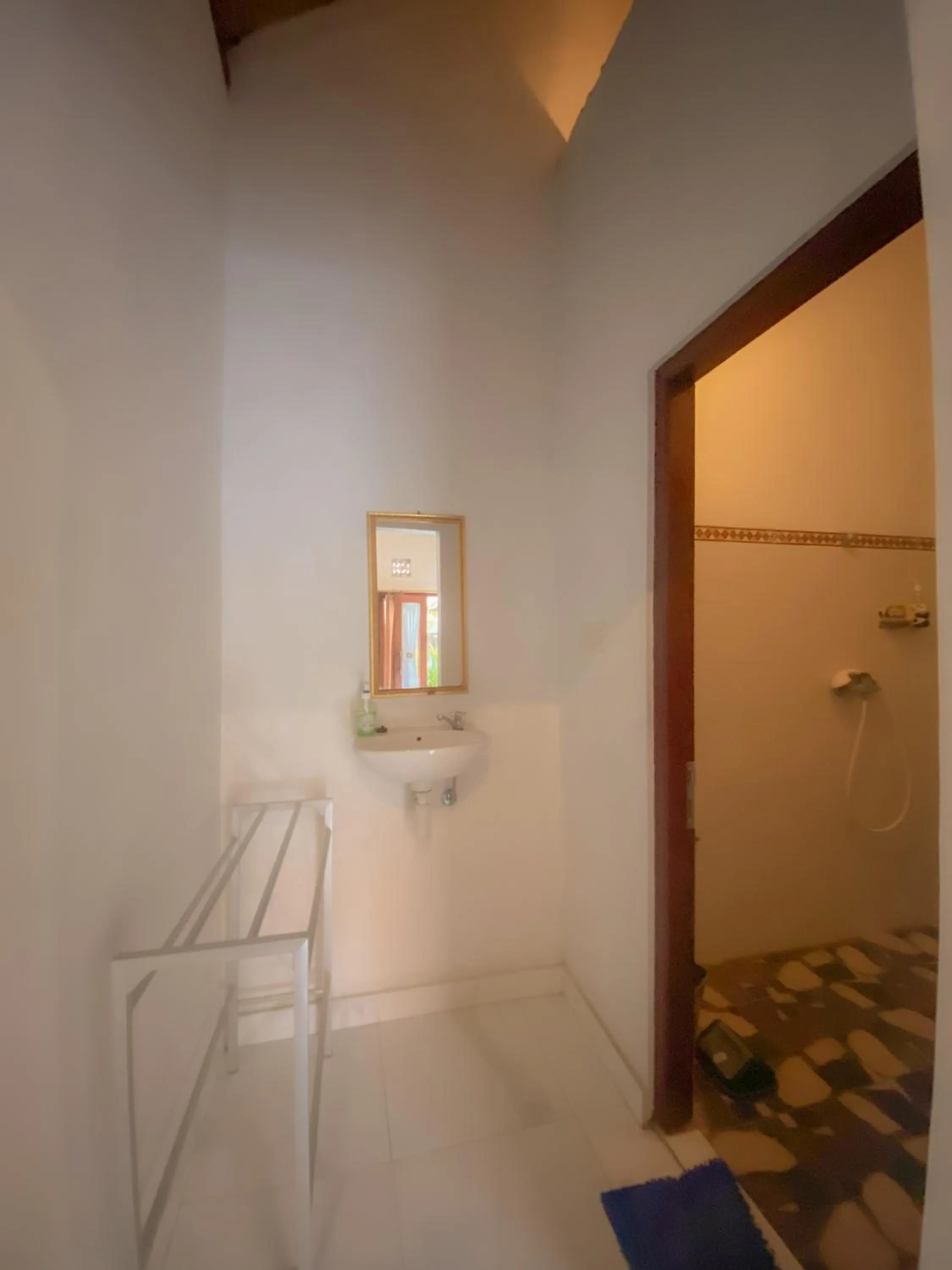 Bathroom in Kubu Indah Guest House