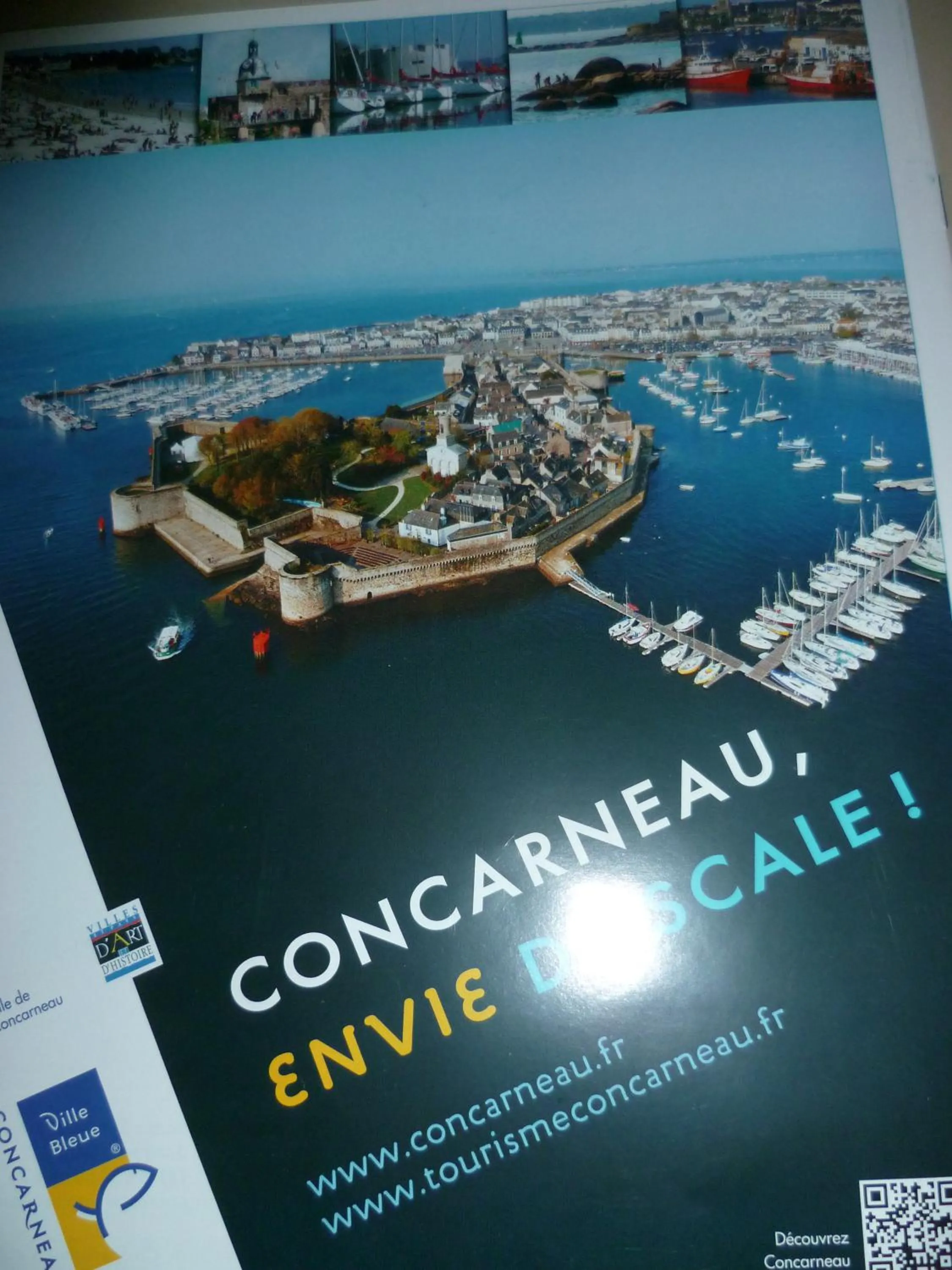 Logo/Certificate/Sign in Hotel Du Port