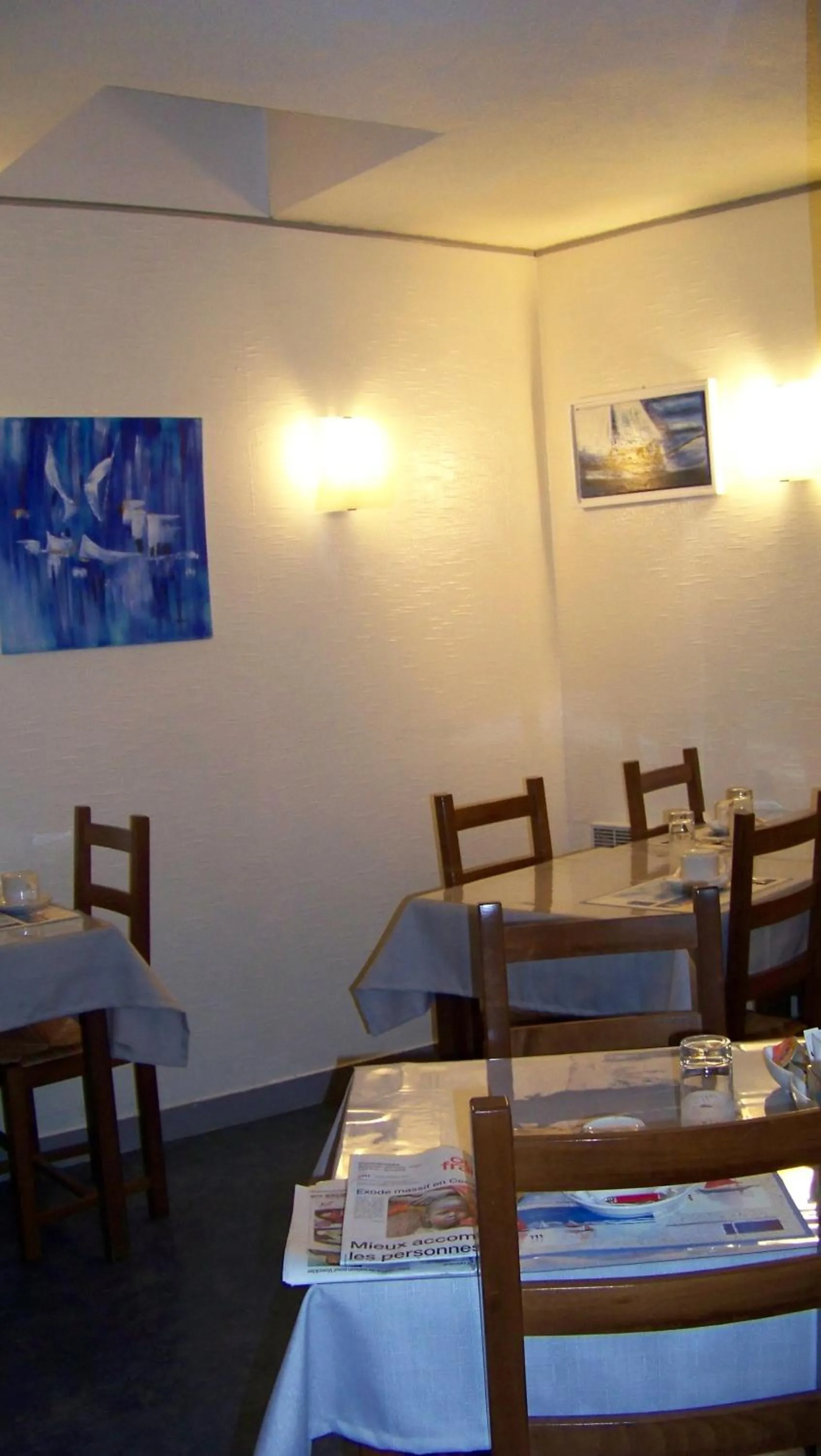 Restaurant/places to eat in Hotel Du Port