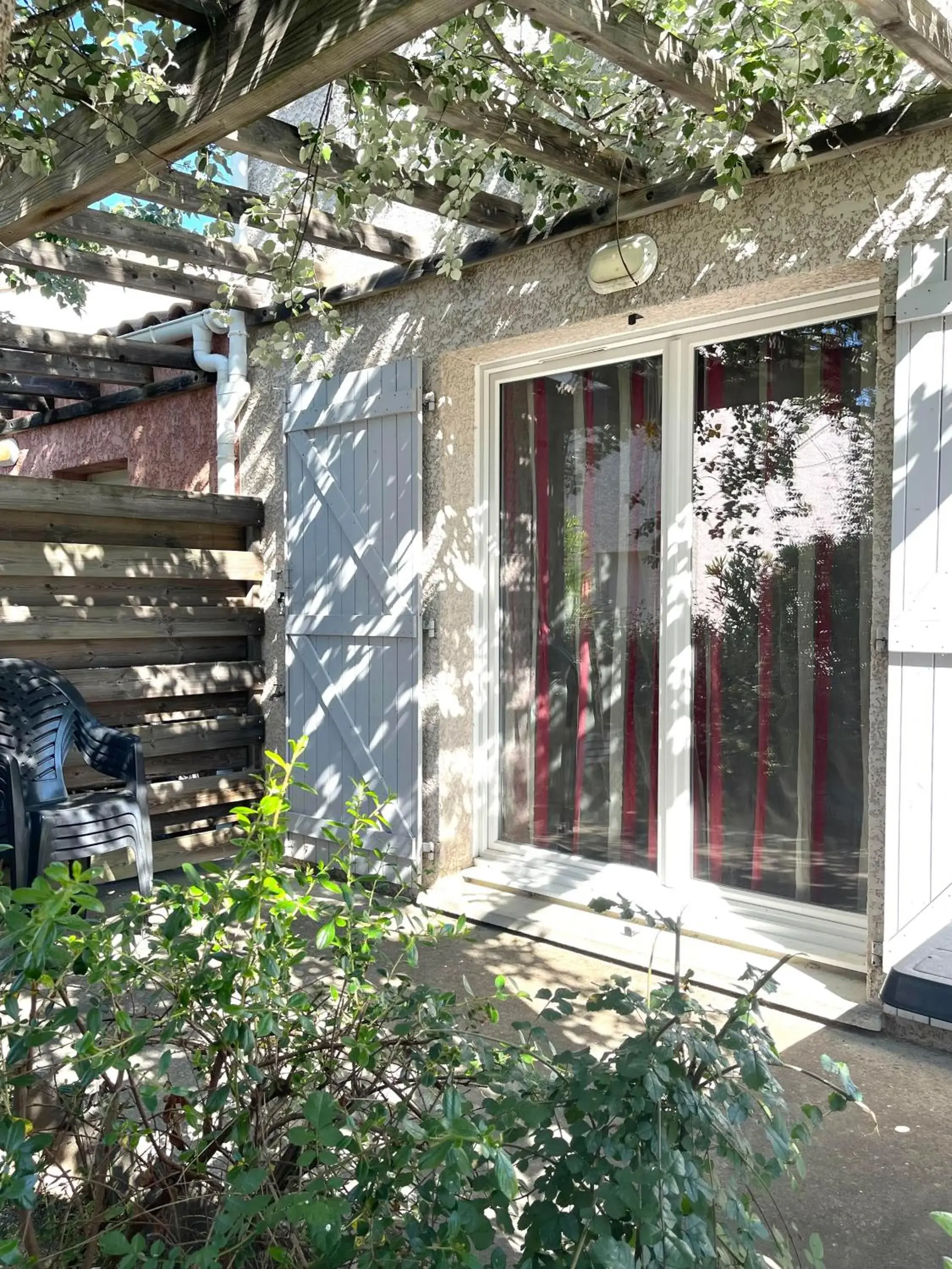 Patio in Terres de France - Le Domaine de Bacchus Patio in Terres de France - Le Domaine de Bacchus