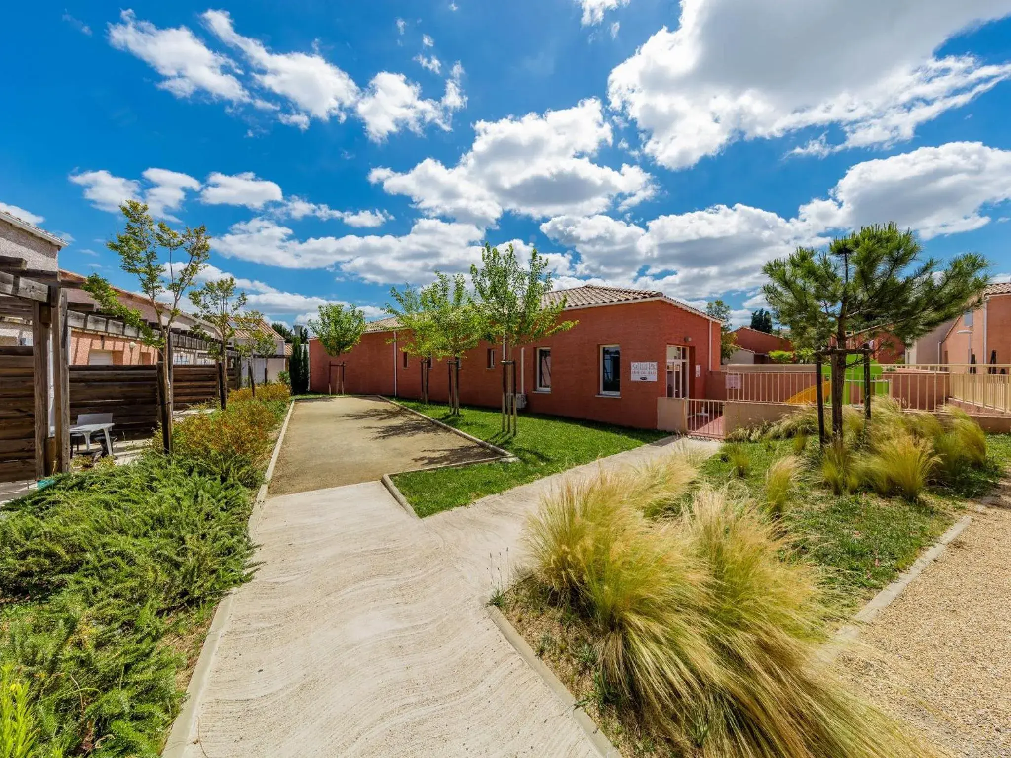 Property building in Terres de France - Le Domaine de Bacchus Property building in Terres de France - Le Domaine de Bacchus