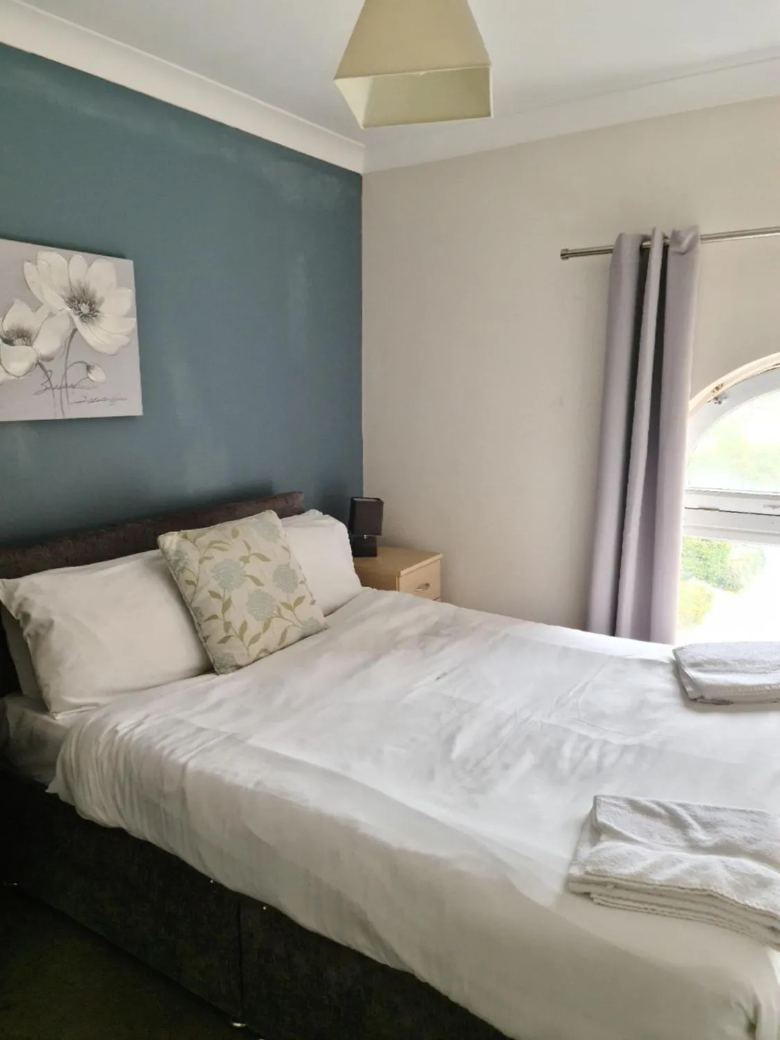Bedroom, Bed in Tees Valley Apartments