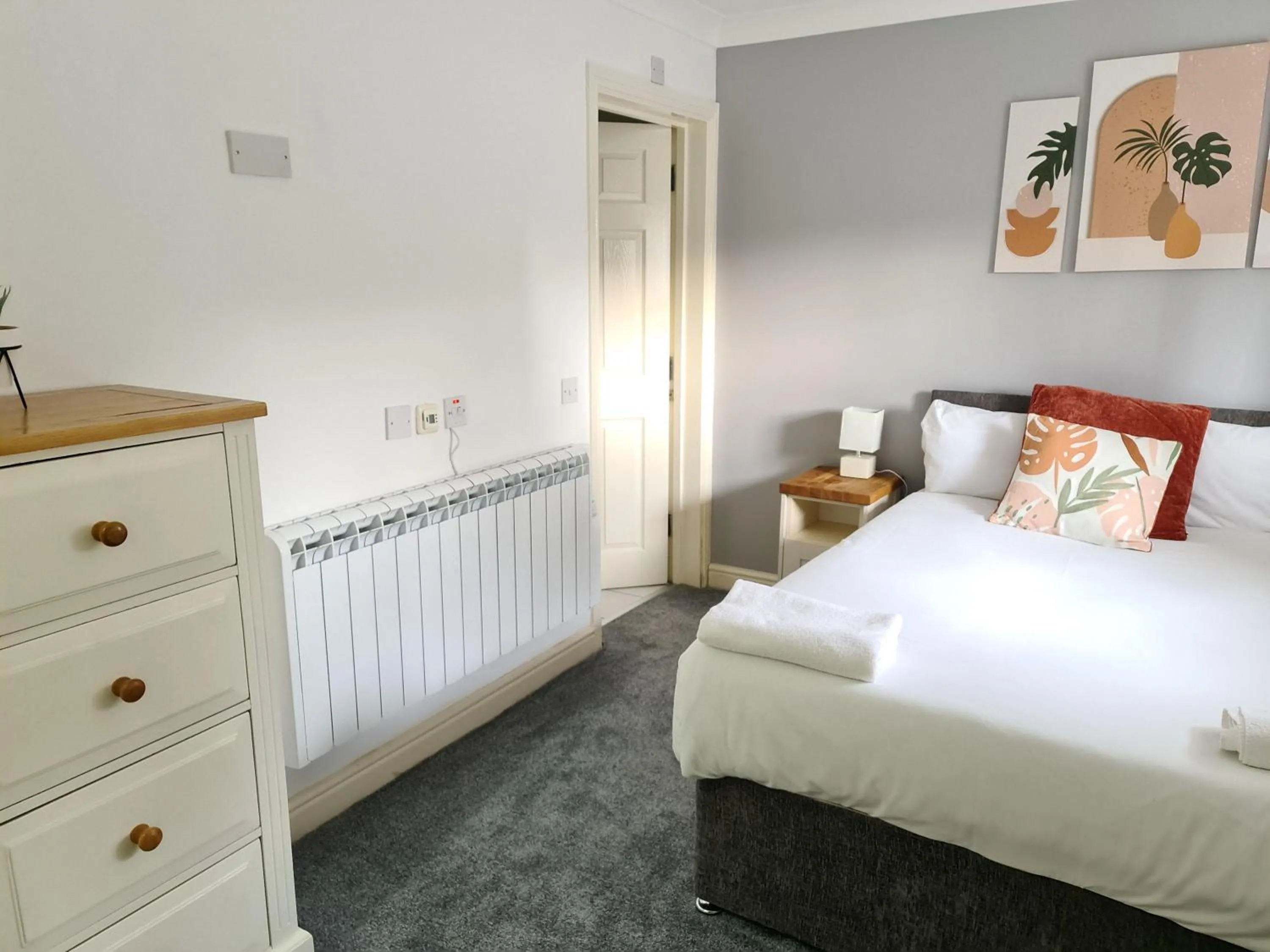 Bedroom, Bed in Tees Valley Apartments