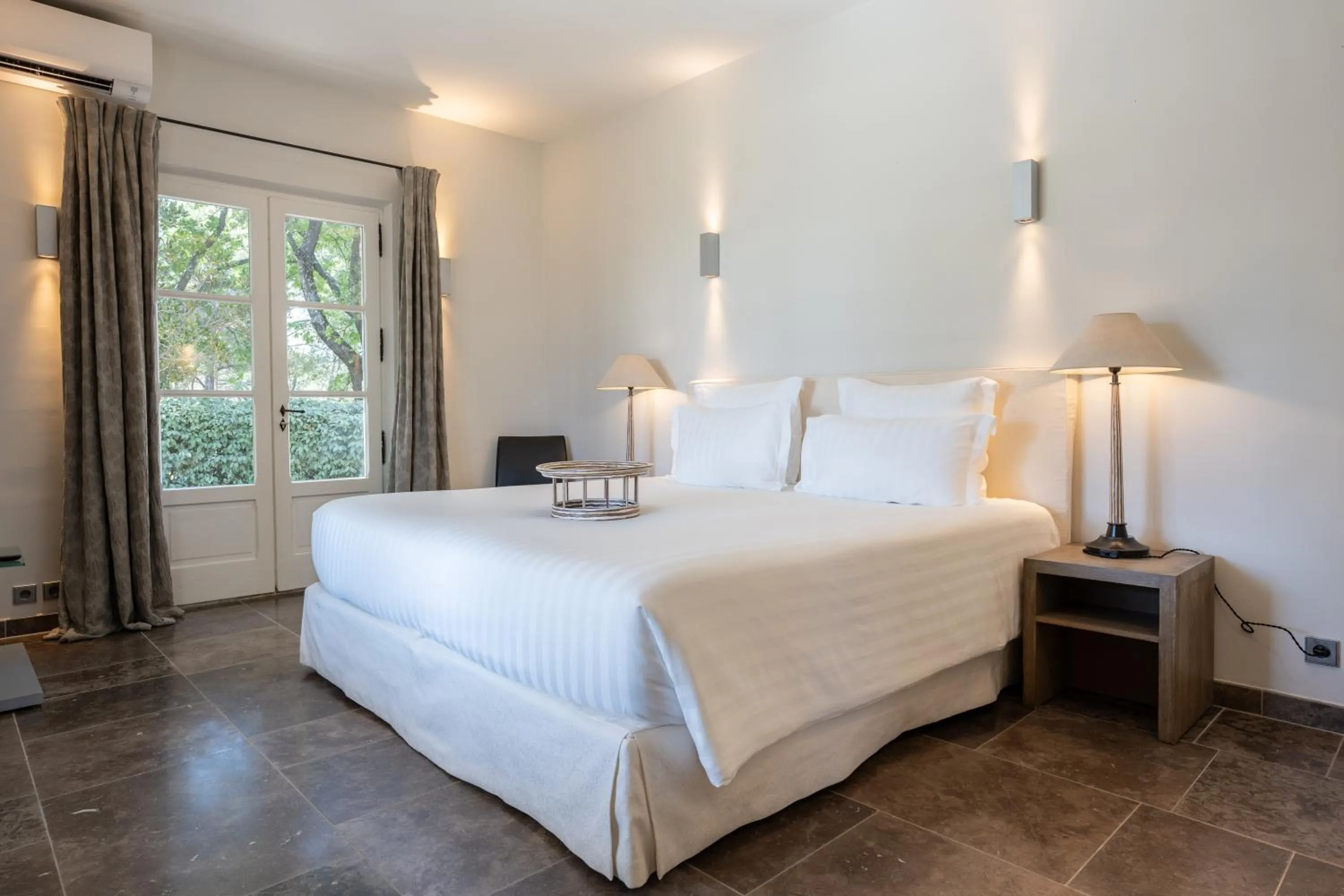 Bed in Coquillade Provence - Relais & Châteaux