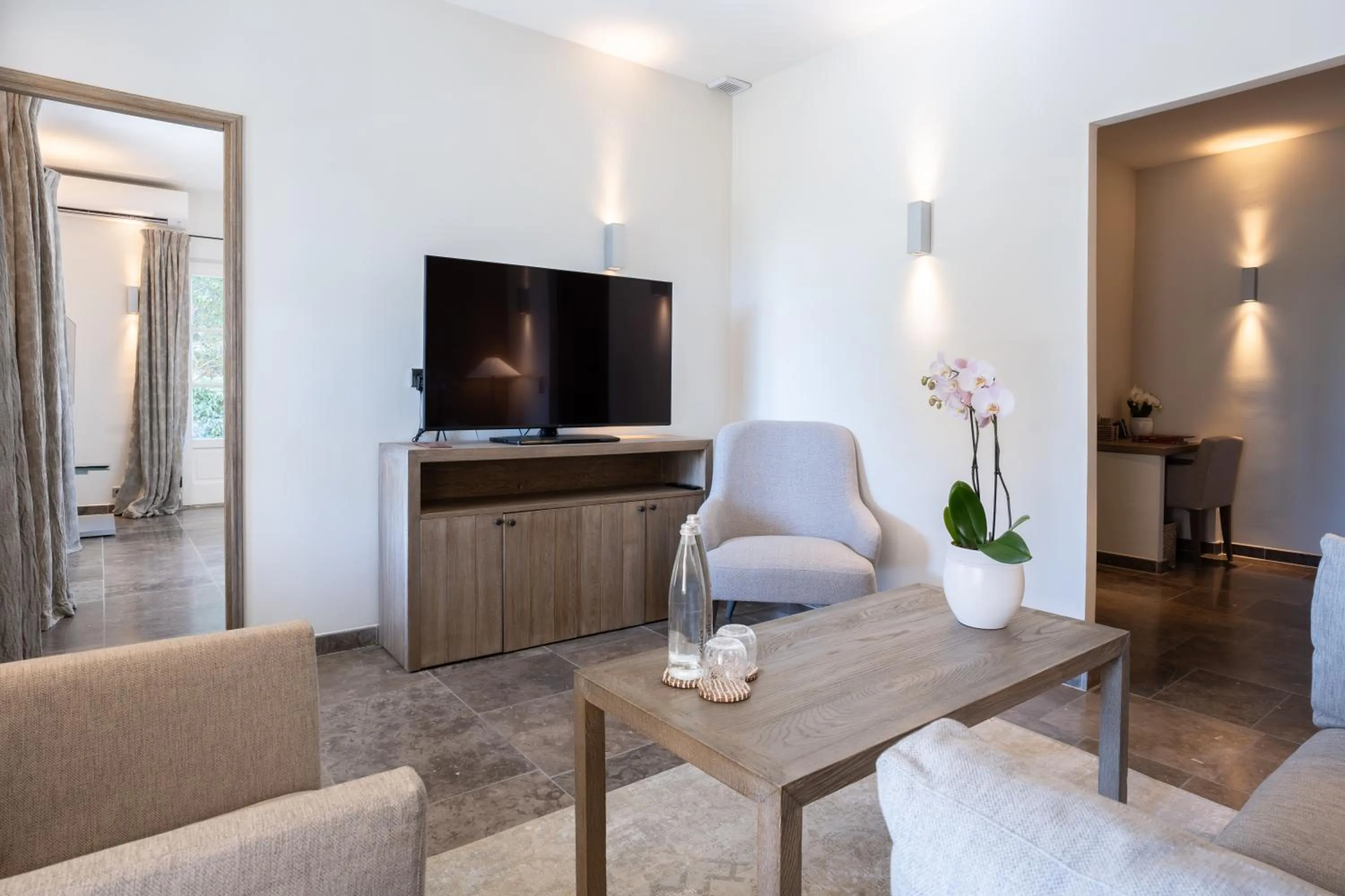 TV and multimedia in Coquillade Provence - Relais & Châteaux