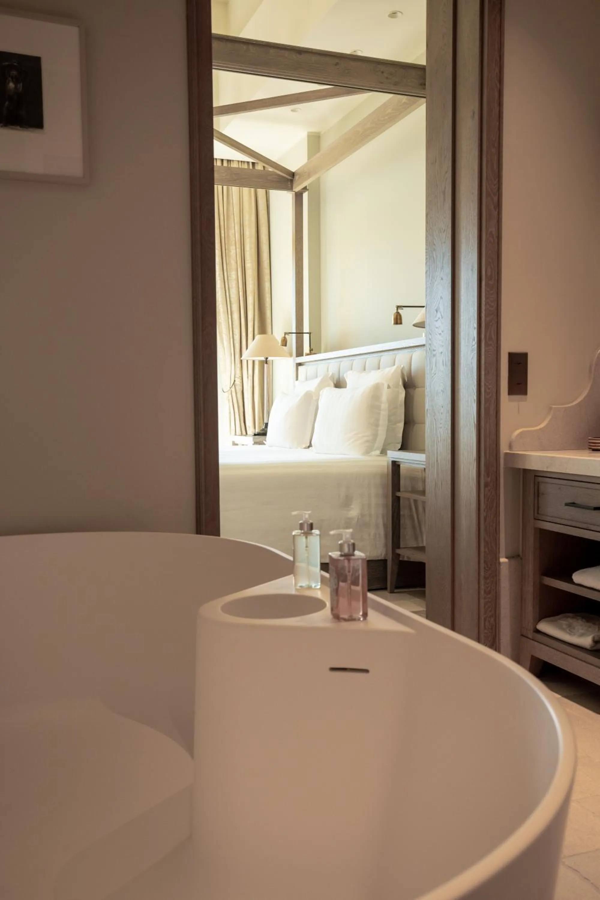 Bathroom, Bed in Coquillade Provence - Relais & Châteaux