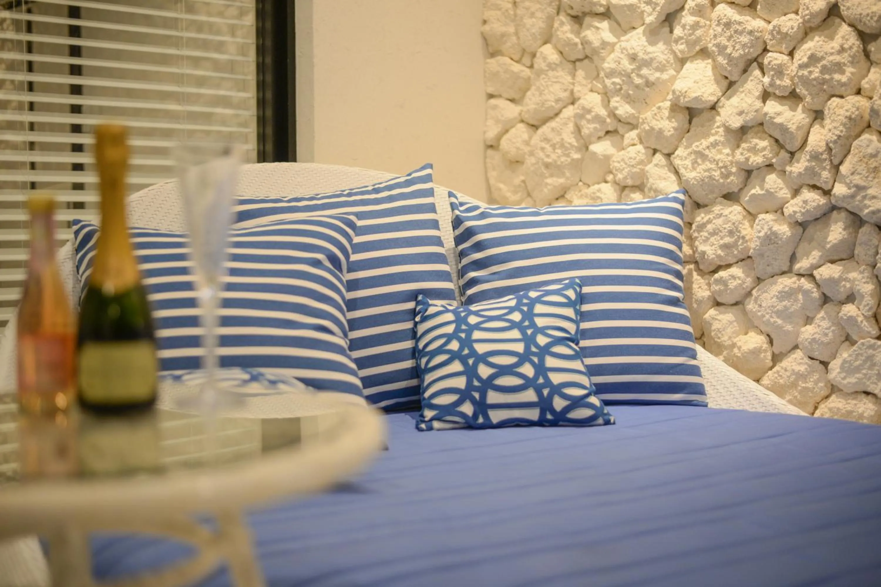 Living room, Bed in Mayu Futahari