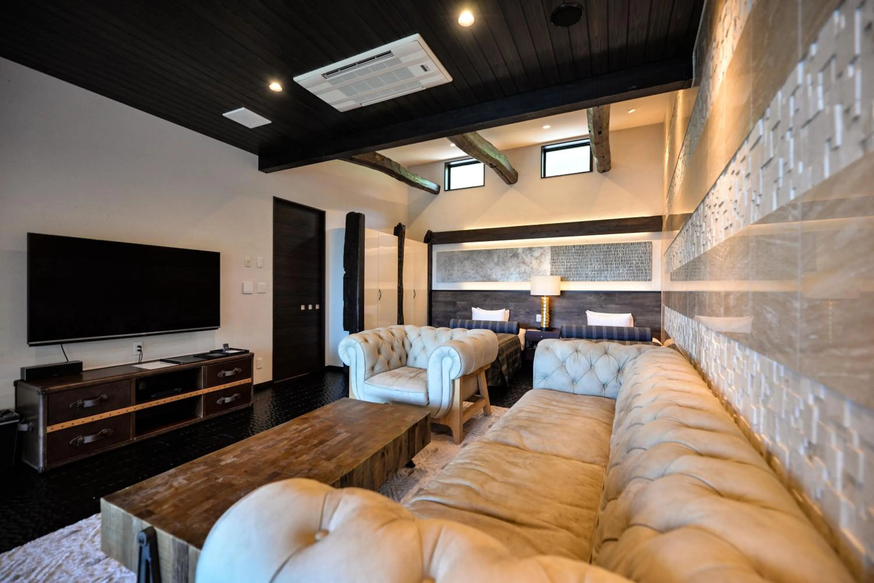 Bed in Mayu Futahari