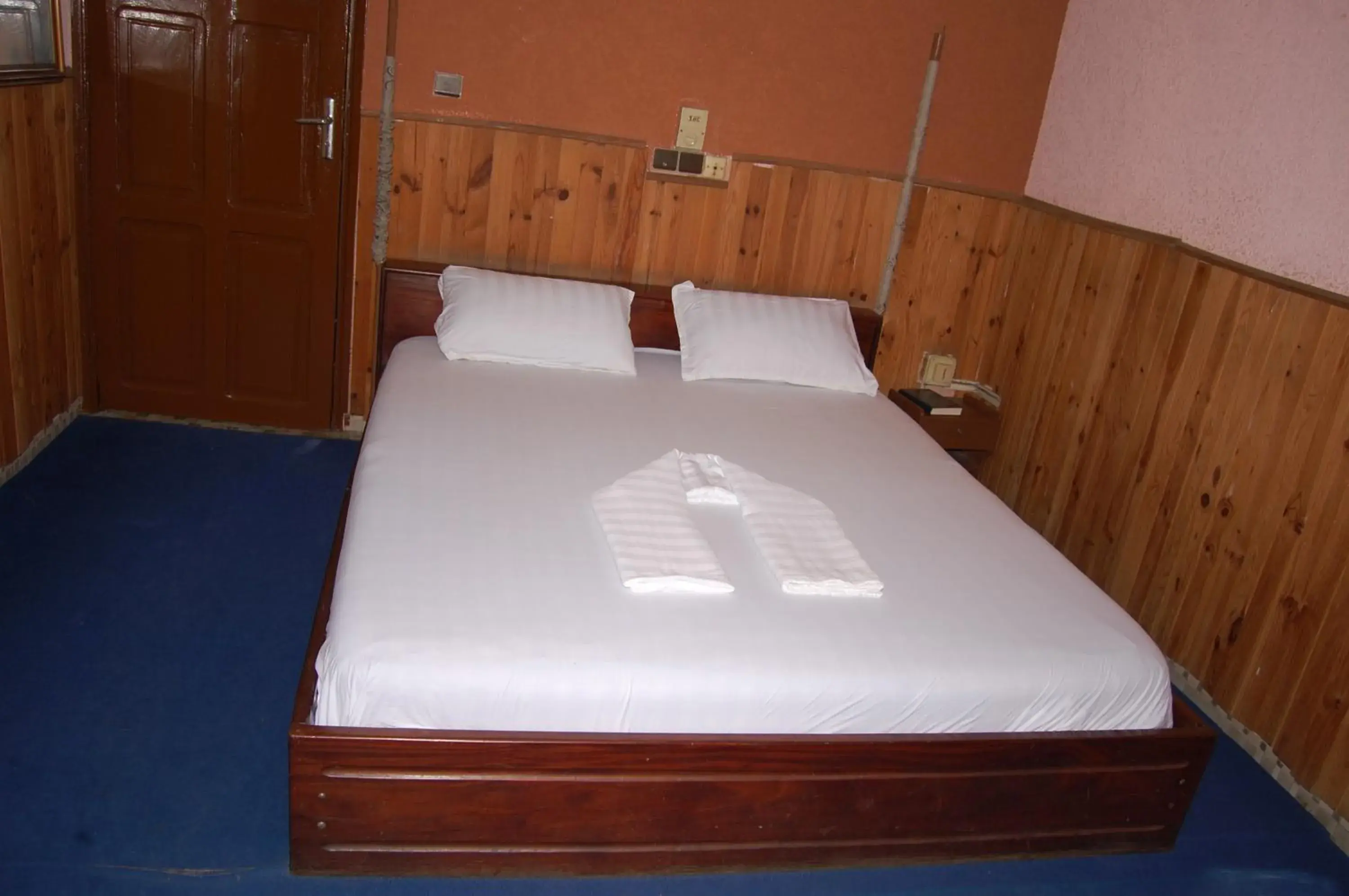 Standard Double Room in Benin Hotel Terminus Standard Double Room in Benin Hotel Terminus