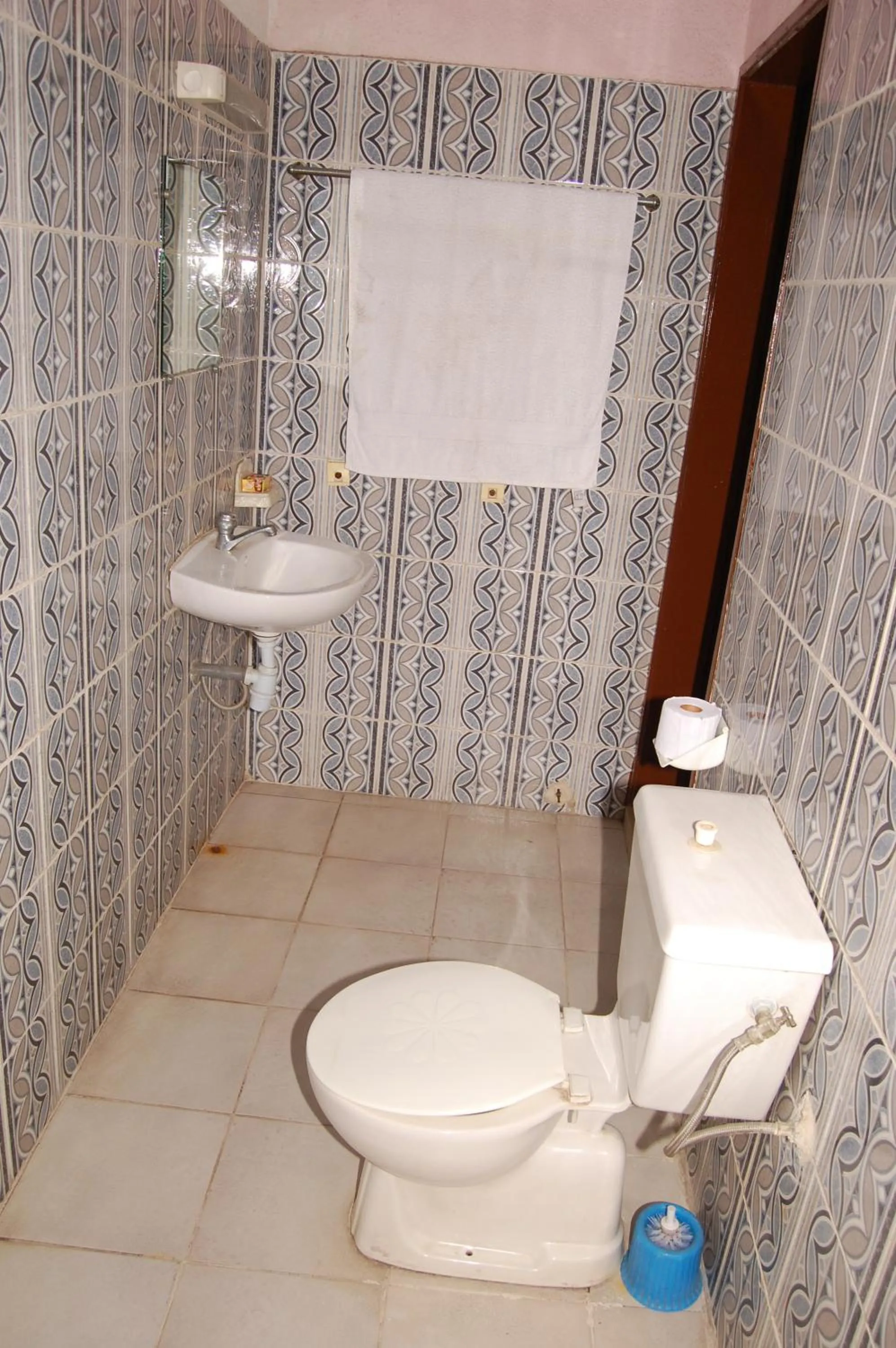 Bathroom in Benin Hotel Terminus