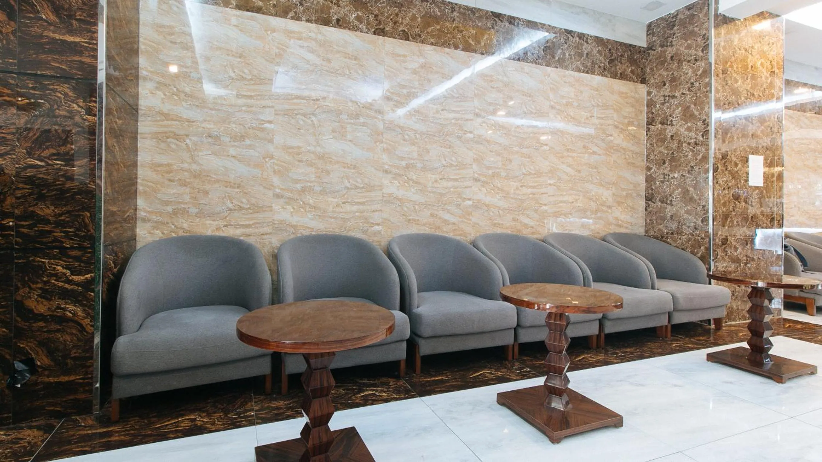 Lobby or reception in RedDoorz Plus Winter Benitez Cubao