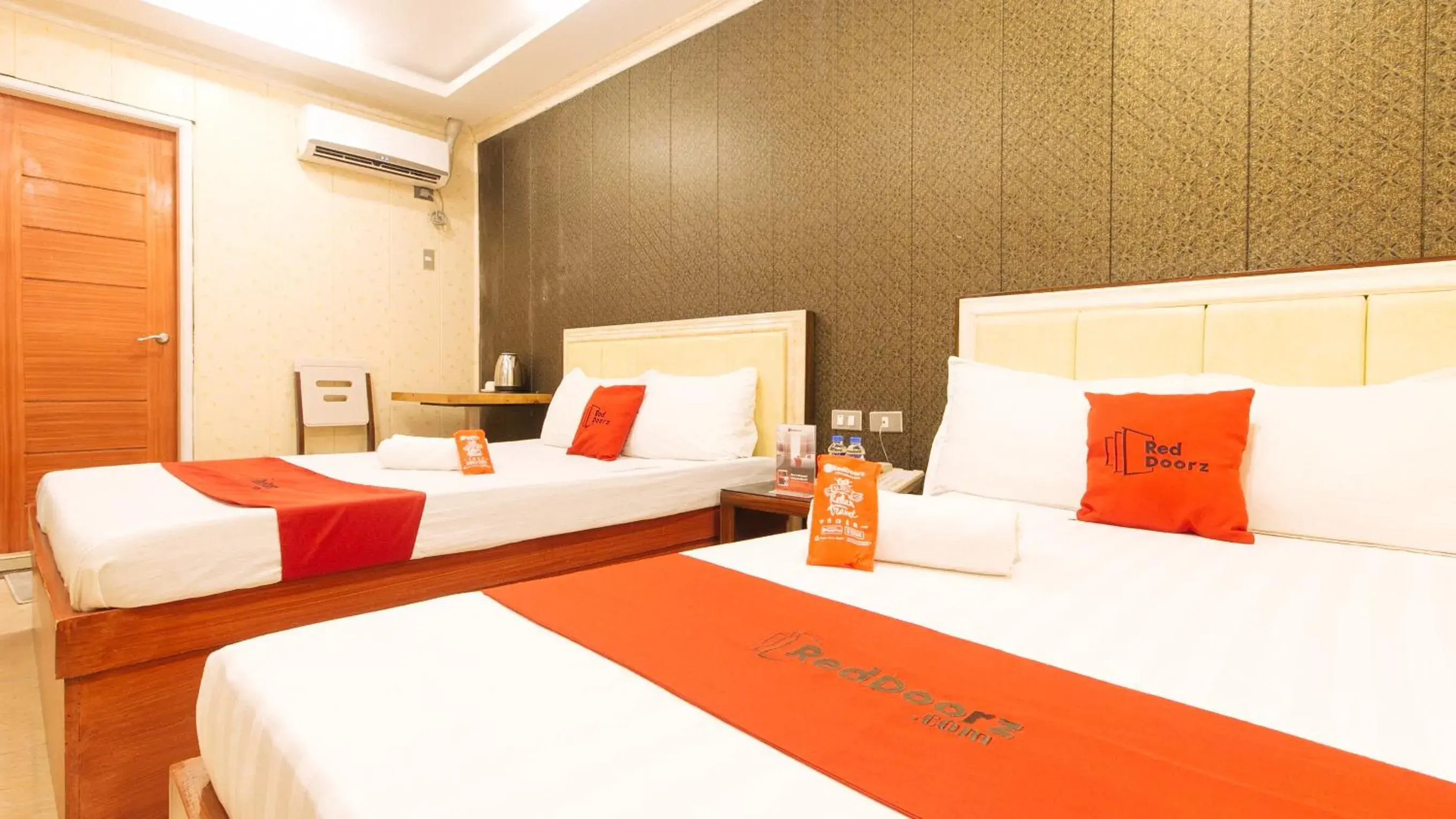 Photo of the whole room, Bed in RedDoorz Plus Winter Benitez Cubao Photo of the whole room, Bed in RedDoorz Plus Winter Benitez Cubao