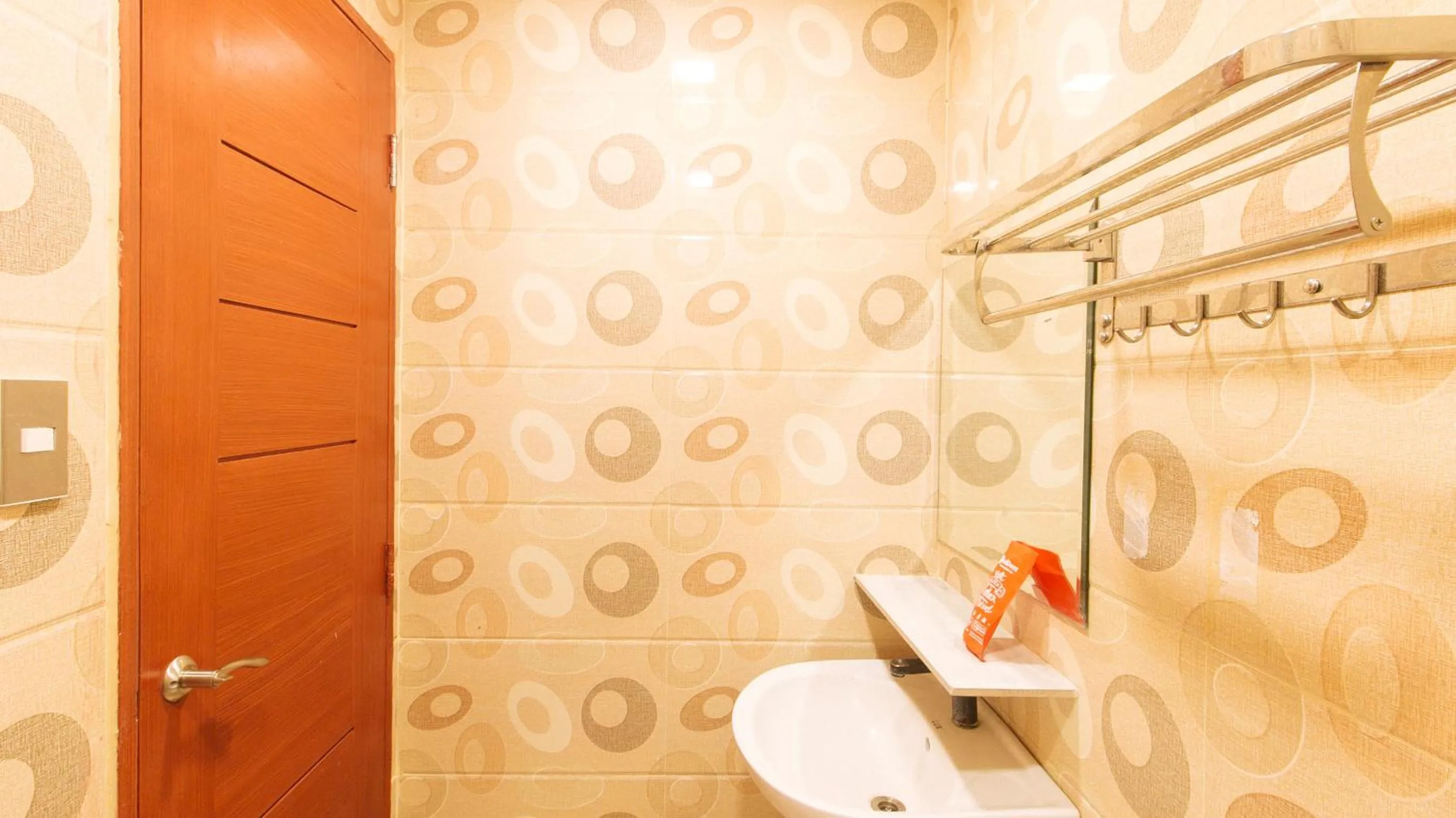 Bathroom in RedDoorz Plus Winter Benitez Cubao