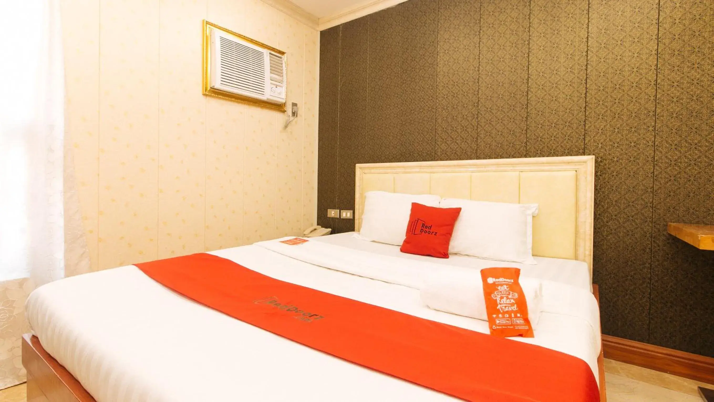 Bedroom, Bed in RedDoorz Plus at Winter Benitez Bedroom, Bed in RedDoorz Plus at Winter Benitez