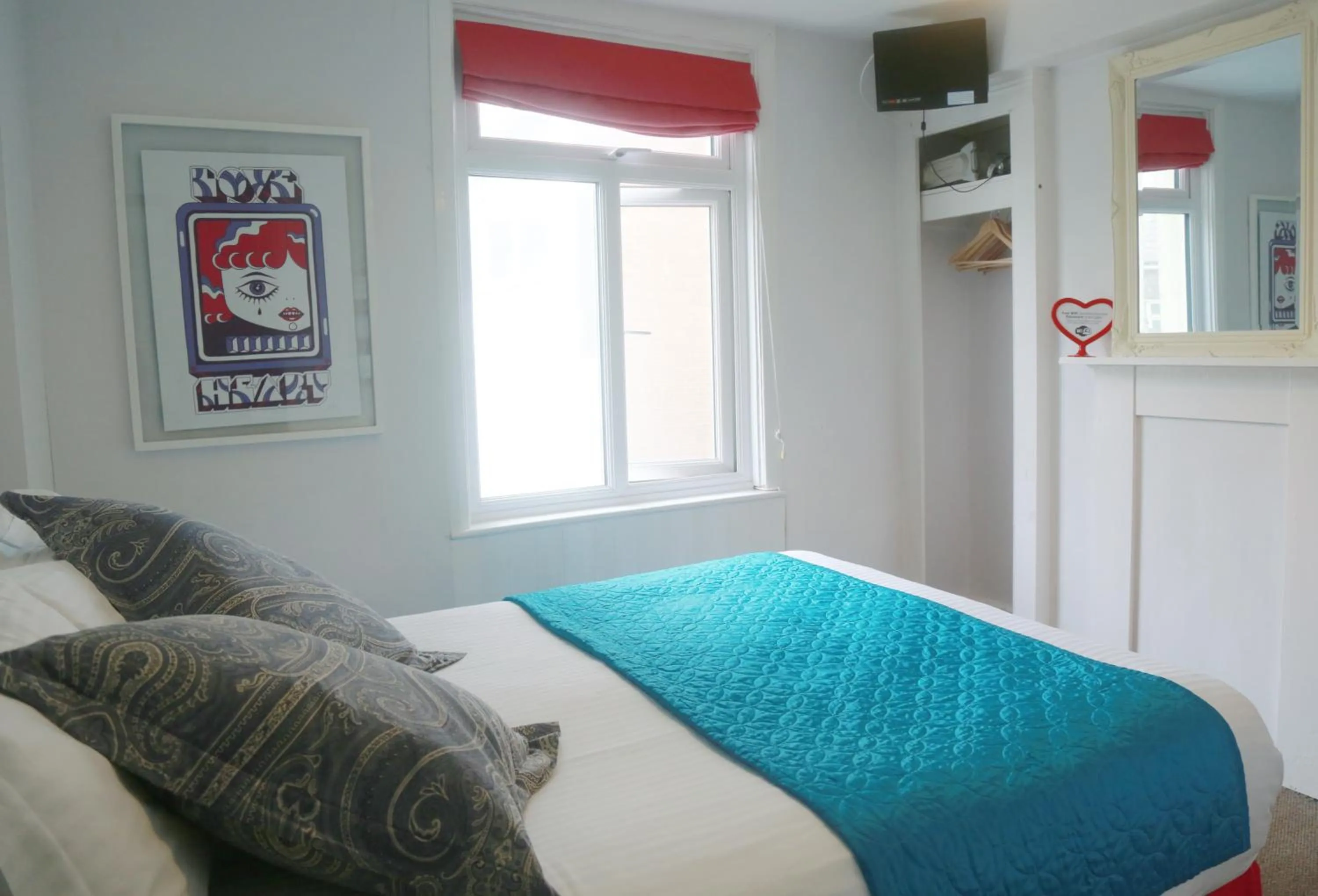 Bed in Motel Schmotel