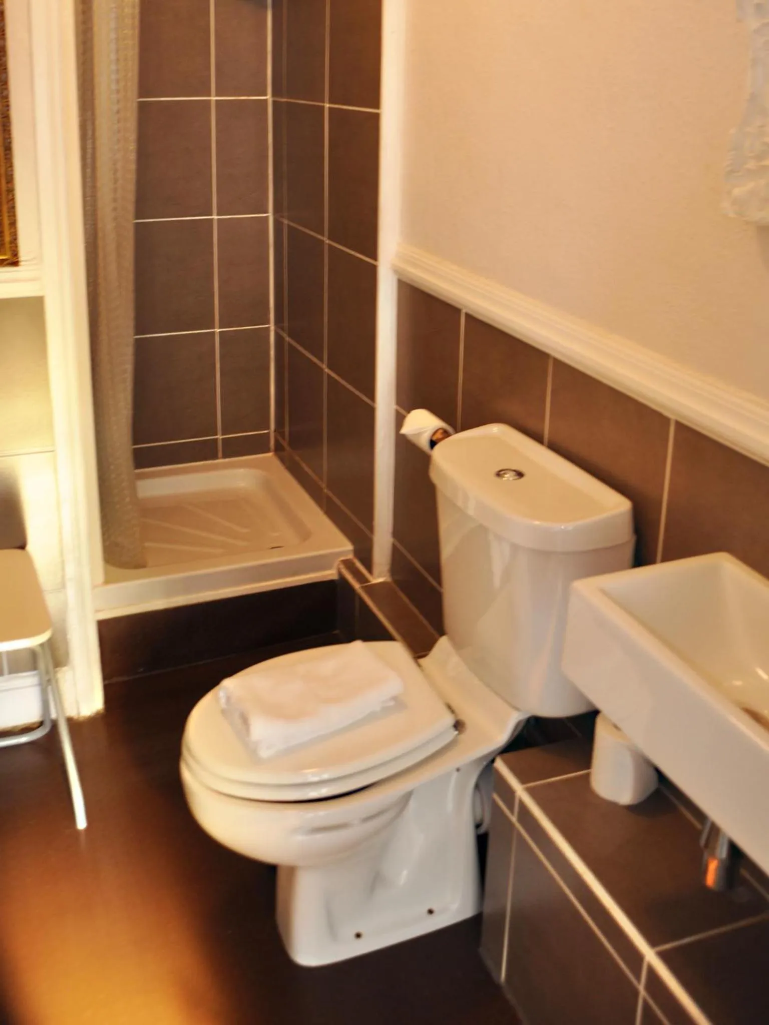 Bathroom in Motel Schmotel