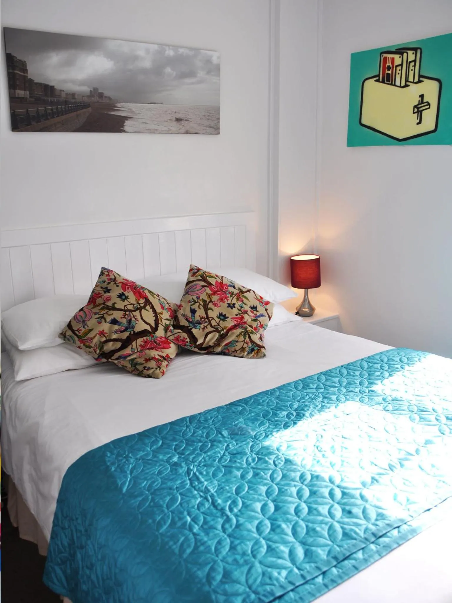 Bed in Motel Schmotel