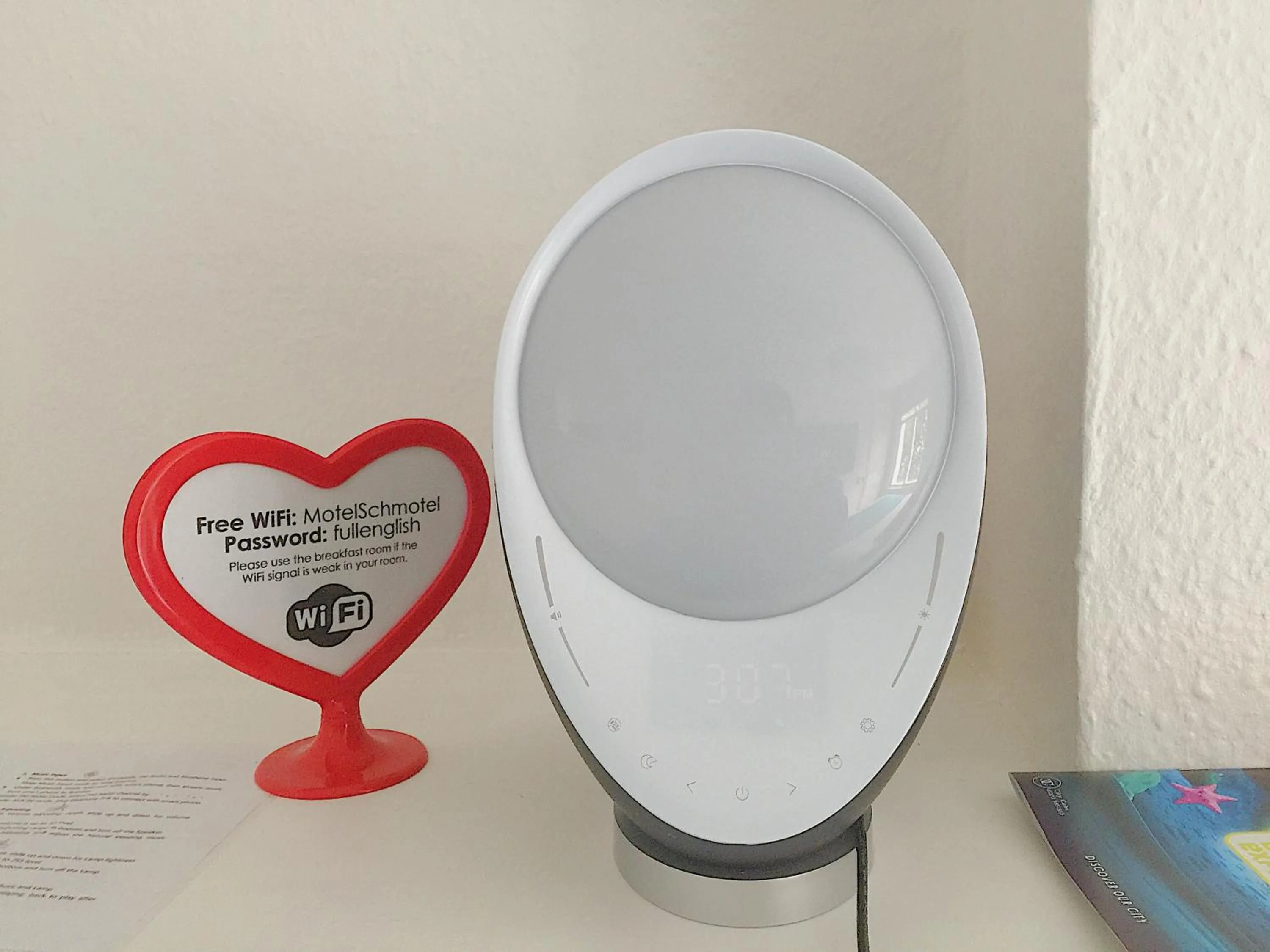 TV and multimedia in Motel Schmotel