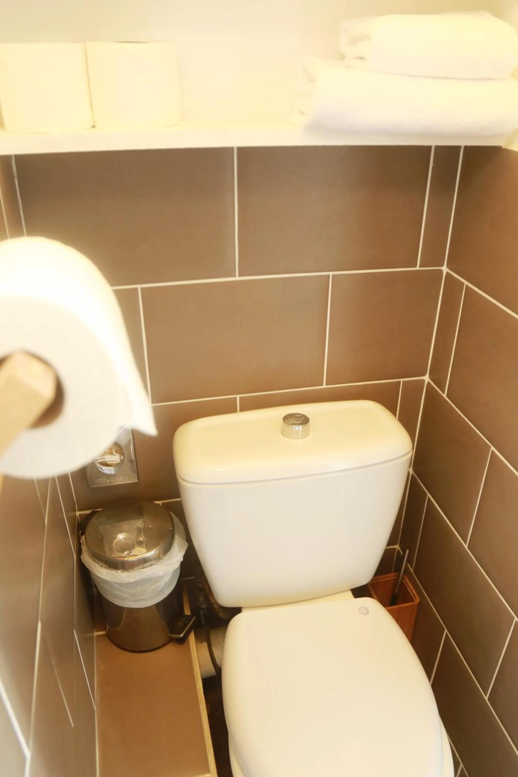 Bathroom in Motel Schmotel