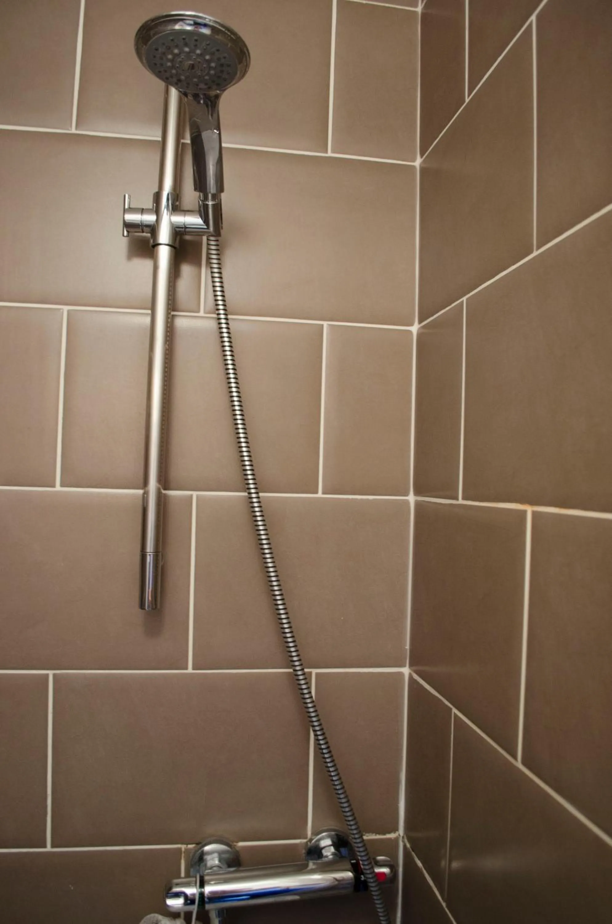 Shower in Motel Schmotel