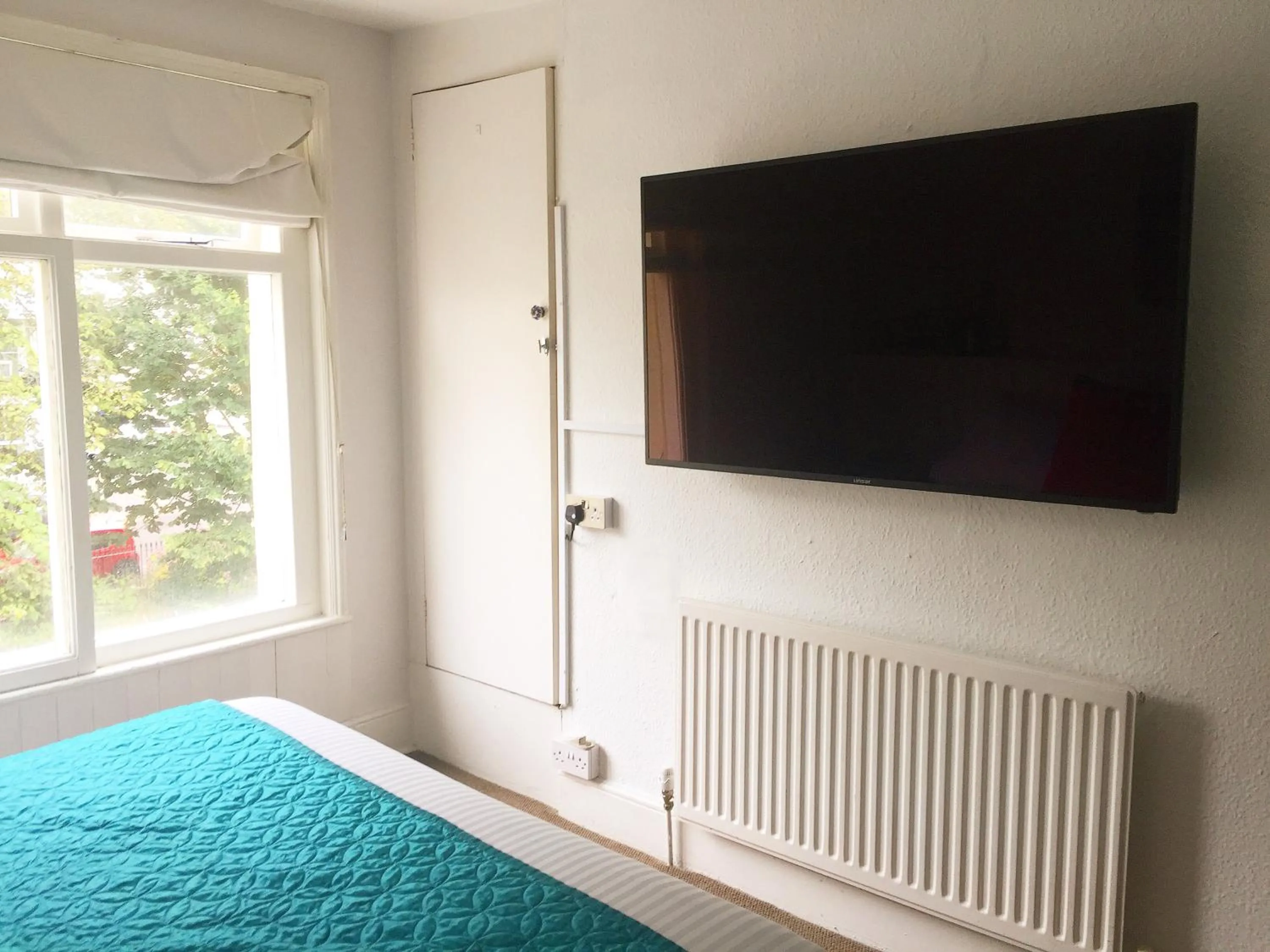 TV and multimedia in Motel Schmotel