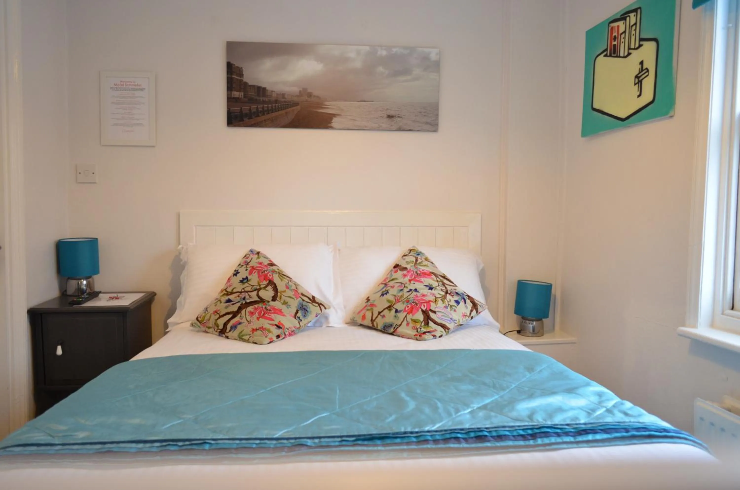 Bed in Motel Schmotel