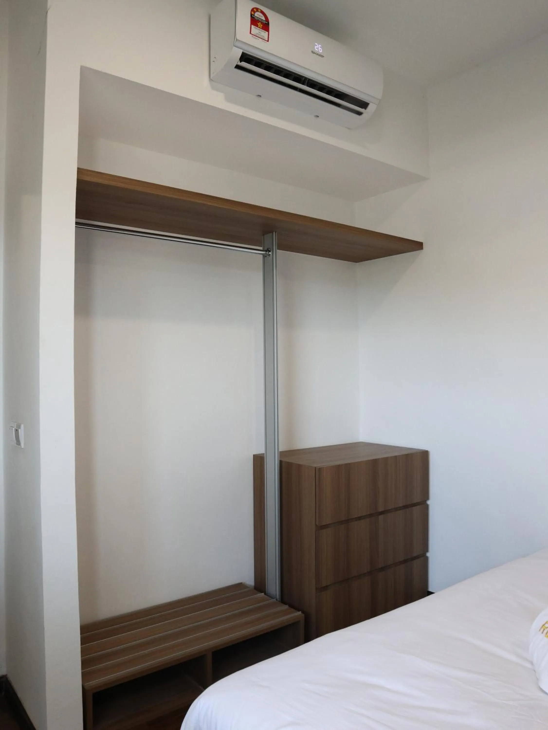 cot, Bed in Roxy Sematan Villa & Townhouse