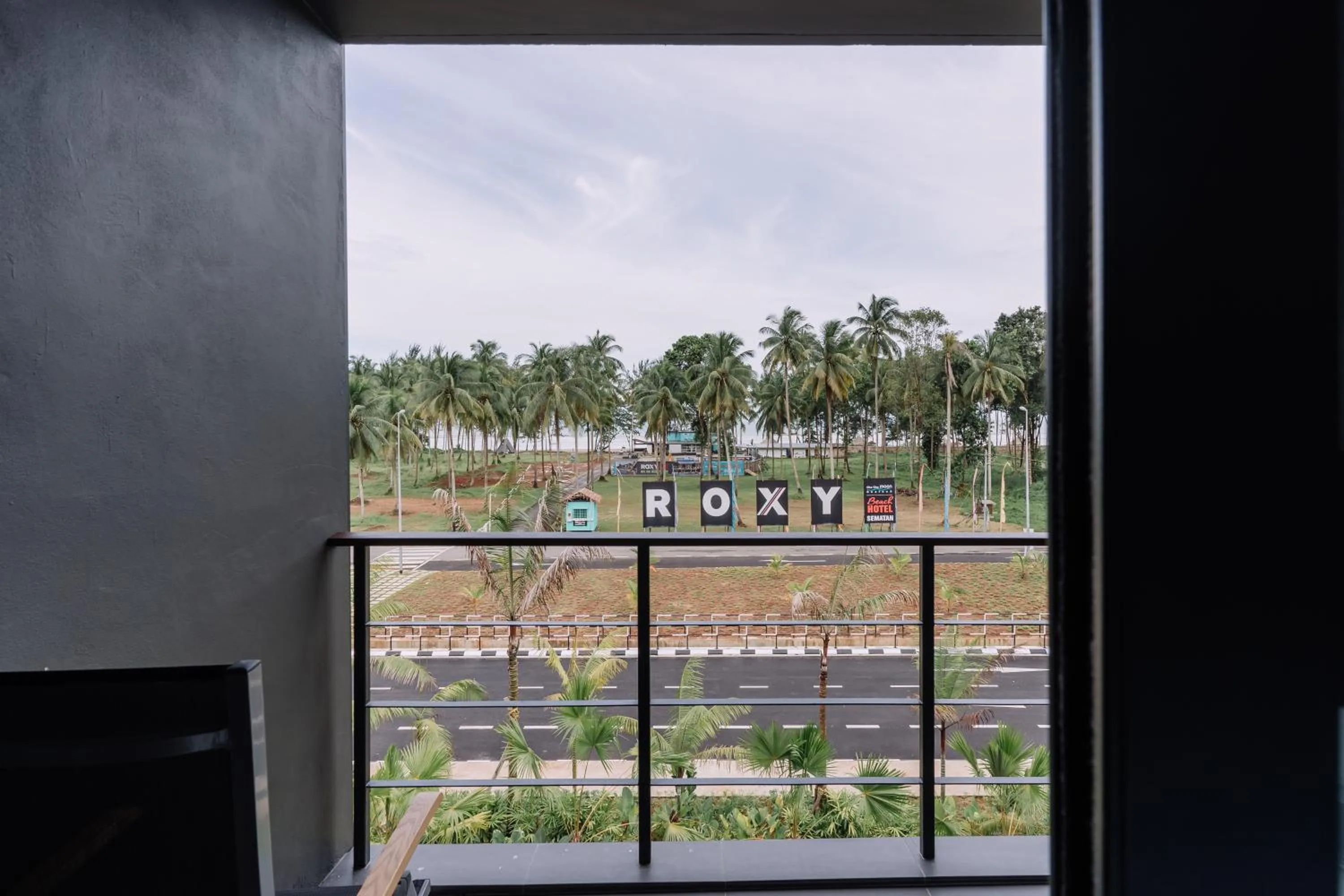 Balcony/Terrace in Roxy Sematan Villa & Townhouse