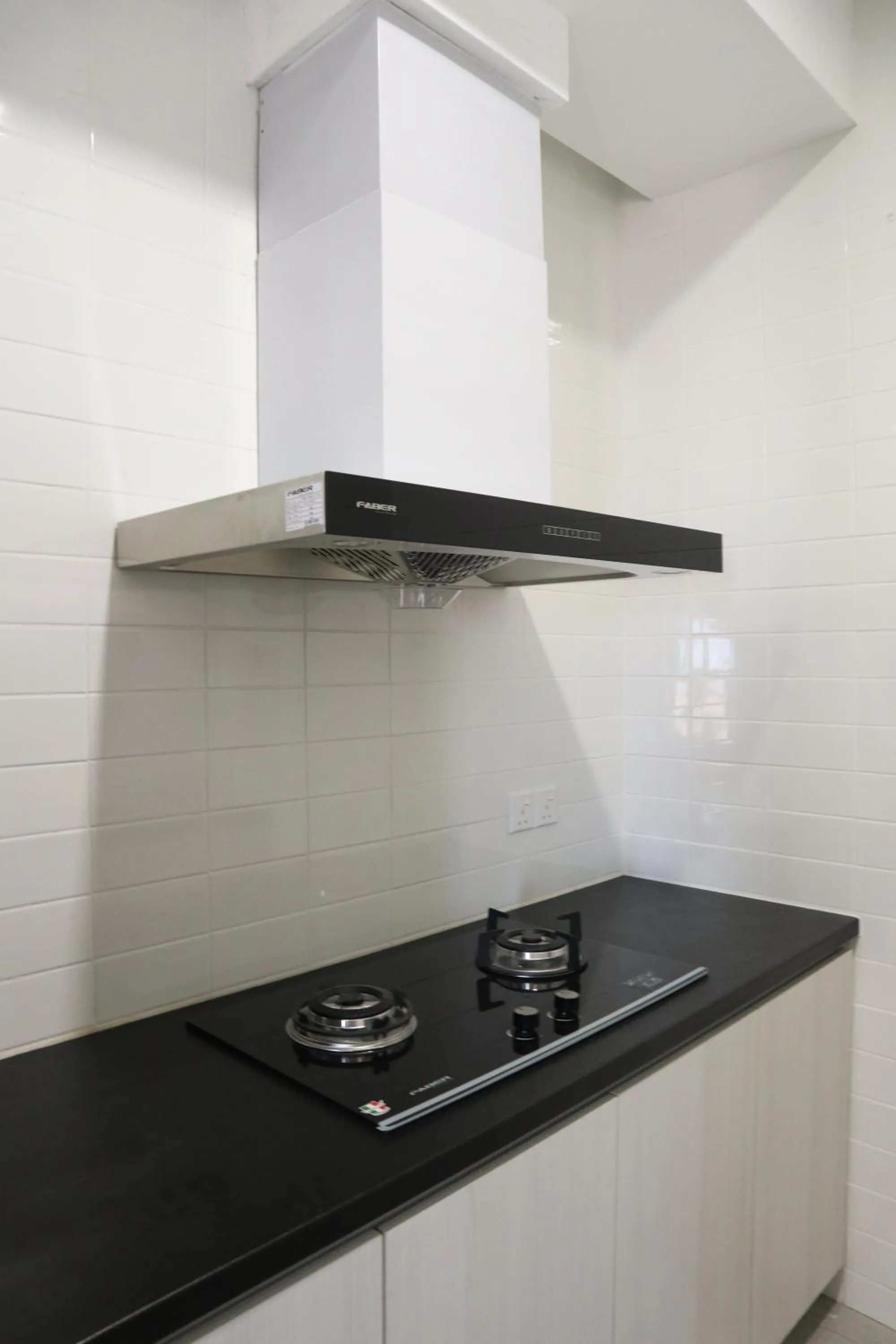 Communal kitchen in Roxy Sematan Villa & Townhouse