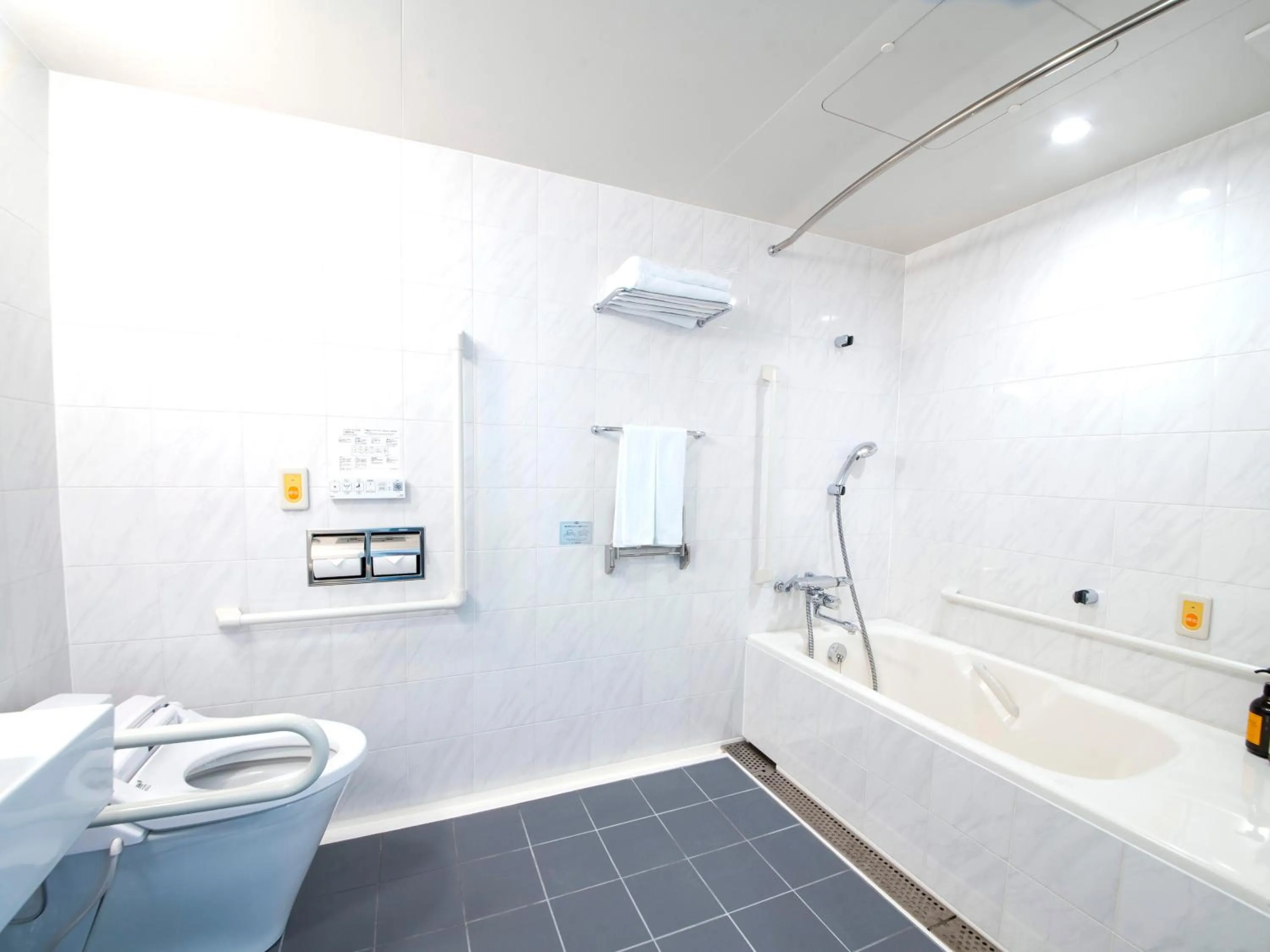 Shower in Hotel Torifito Naha Asahibashi