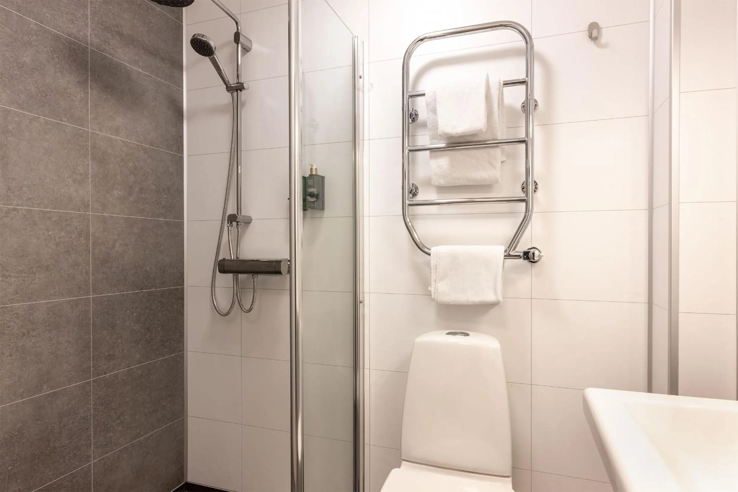 Shower in Hotel Statt Söderhamn by First Hotels