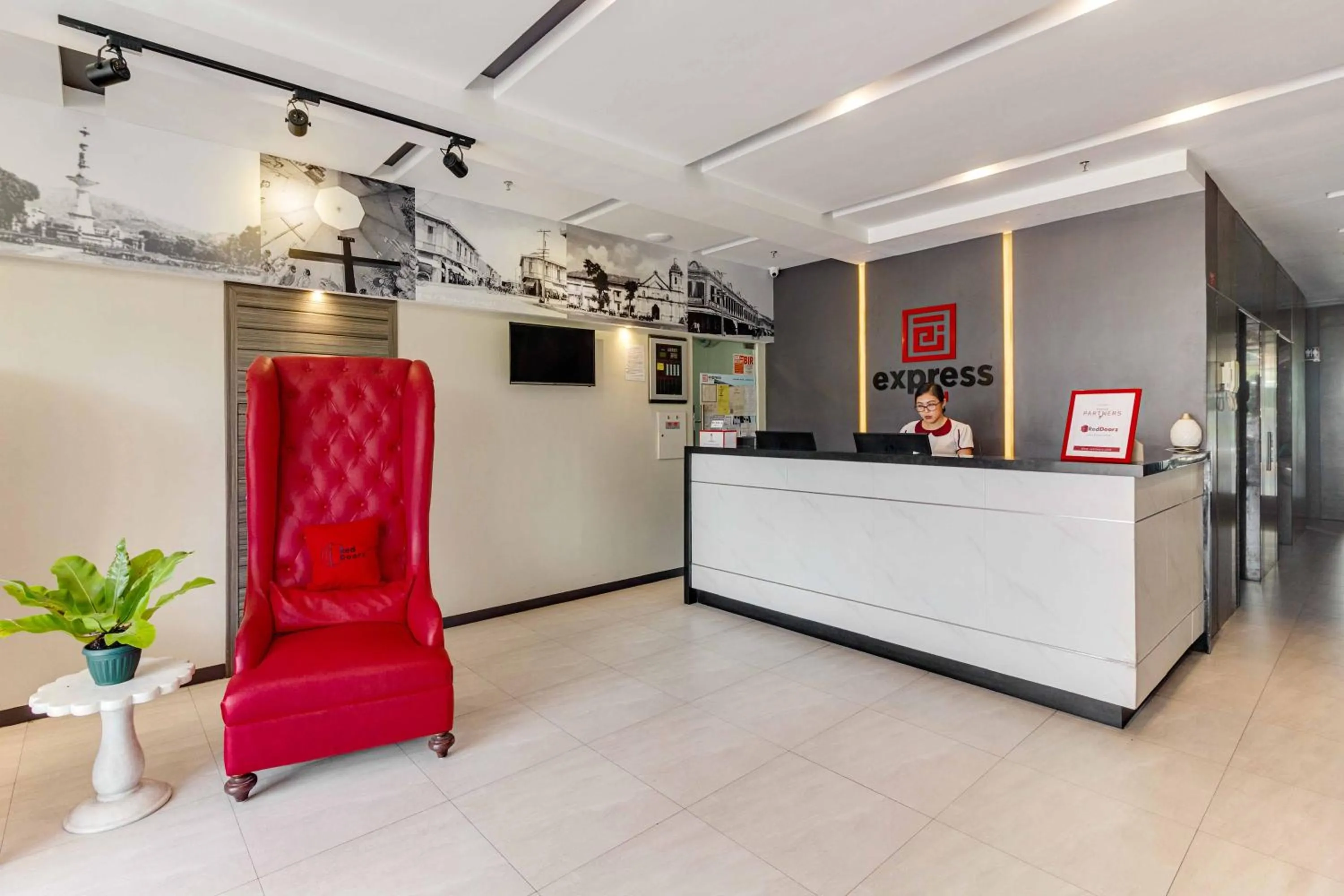 Lobby or reception in RedDoorz Plus @ Jones Avenue Cebu