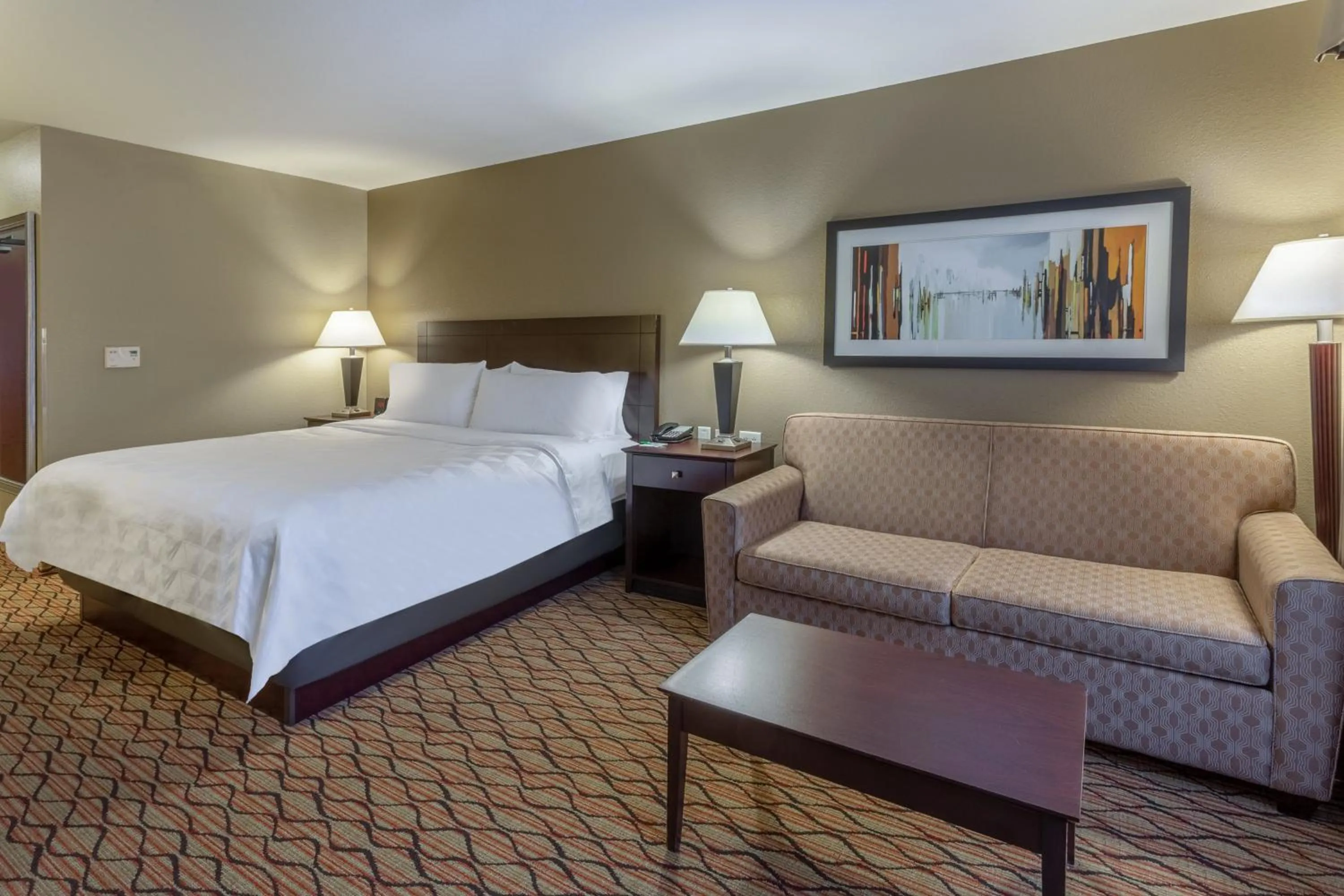 Photo of the whole room, Bed in Holiday Inn Eau Claire South I-94 by IHG