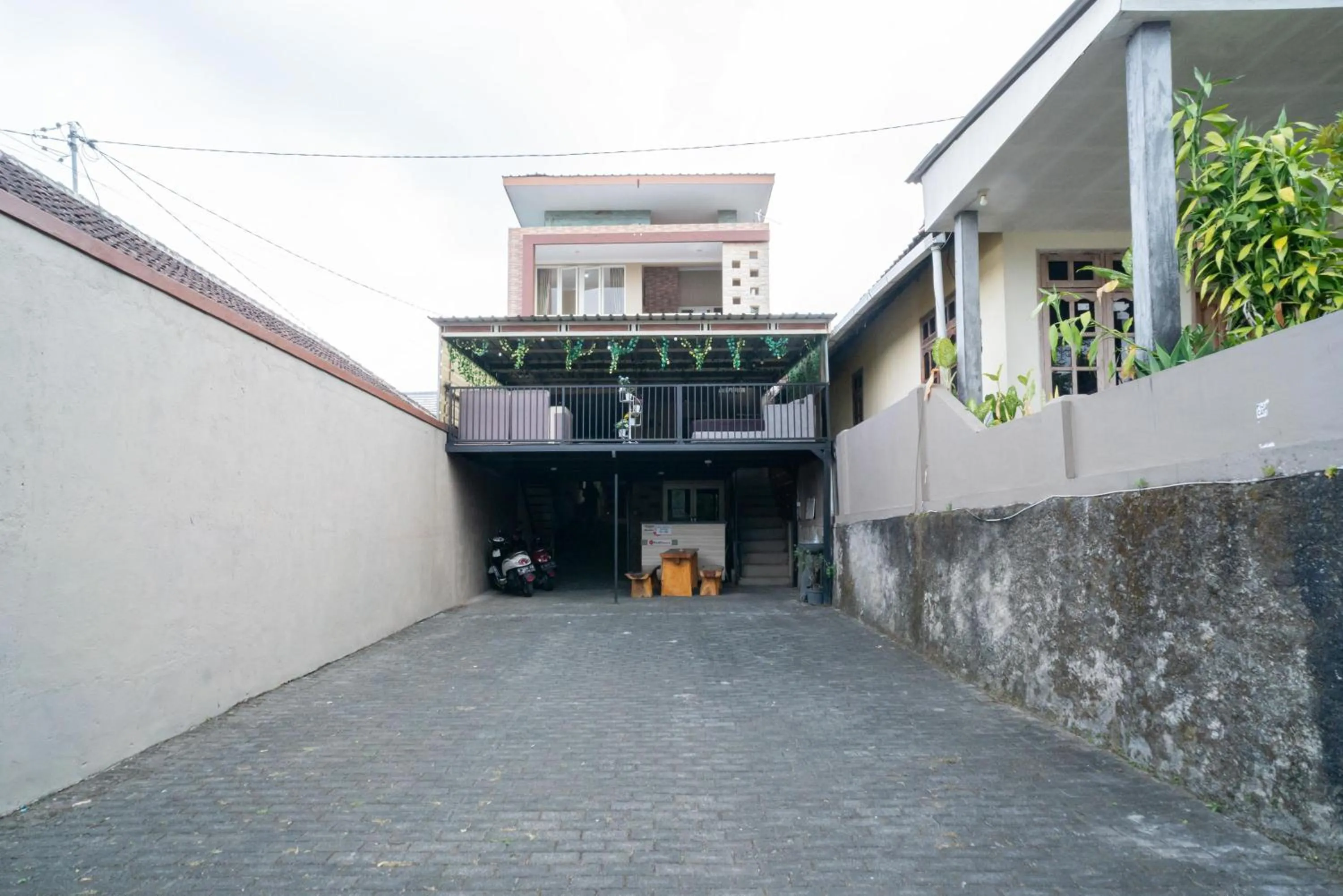 Property building in RedDoorz At Villa Akbar 3