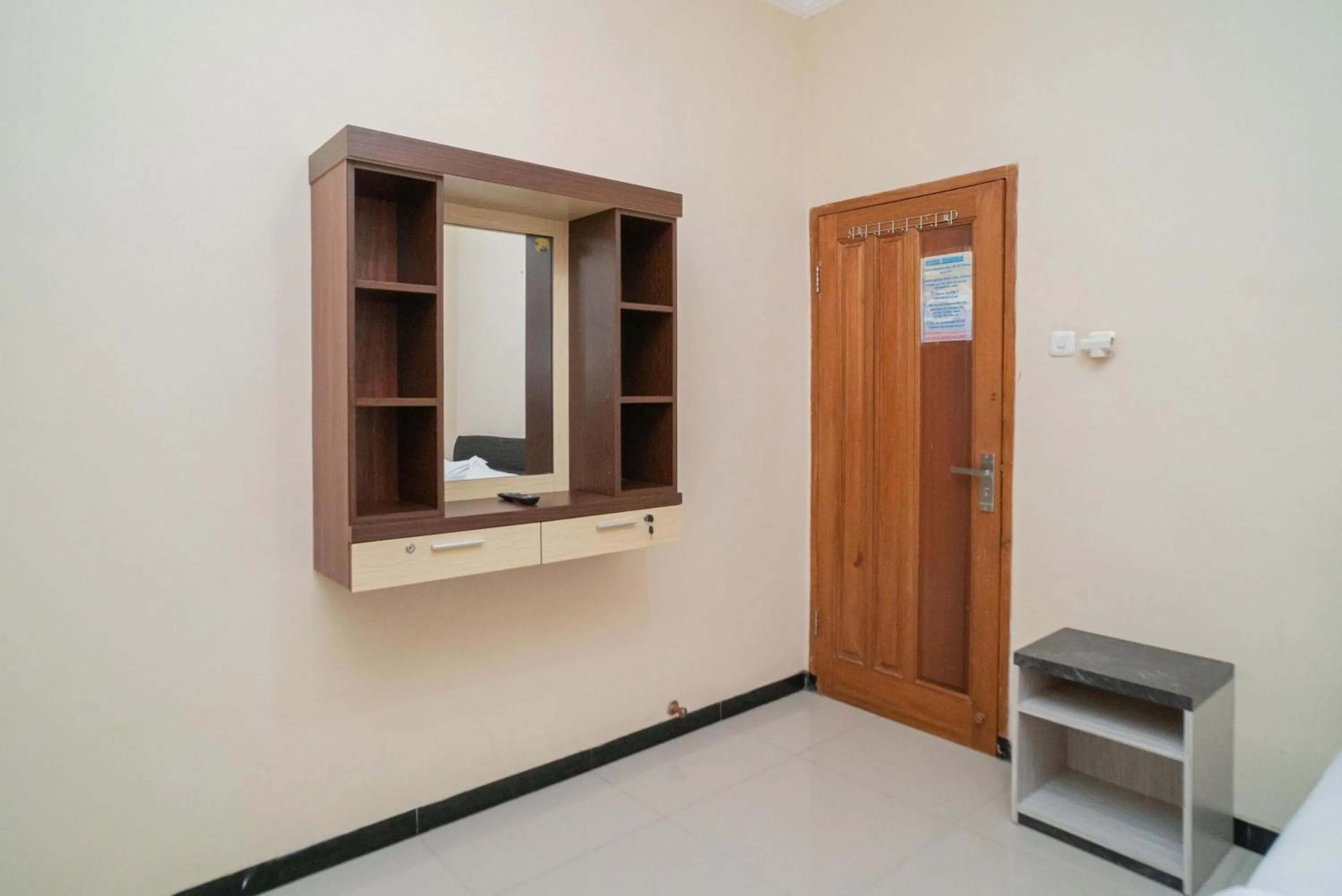 Bedroom in RedDoorz At Villa Akbar 3