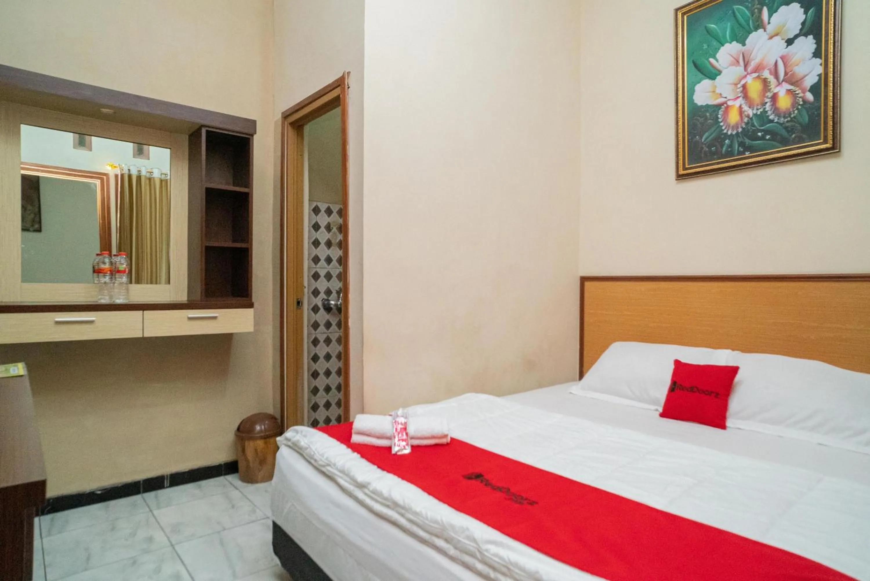 Bedroom, Bed in RedDoorz At Villa Akbar 3