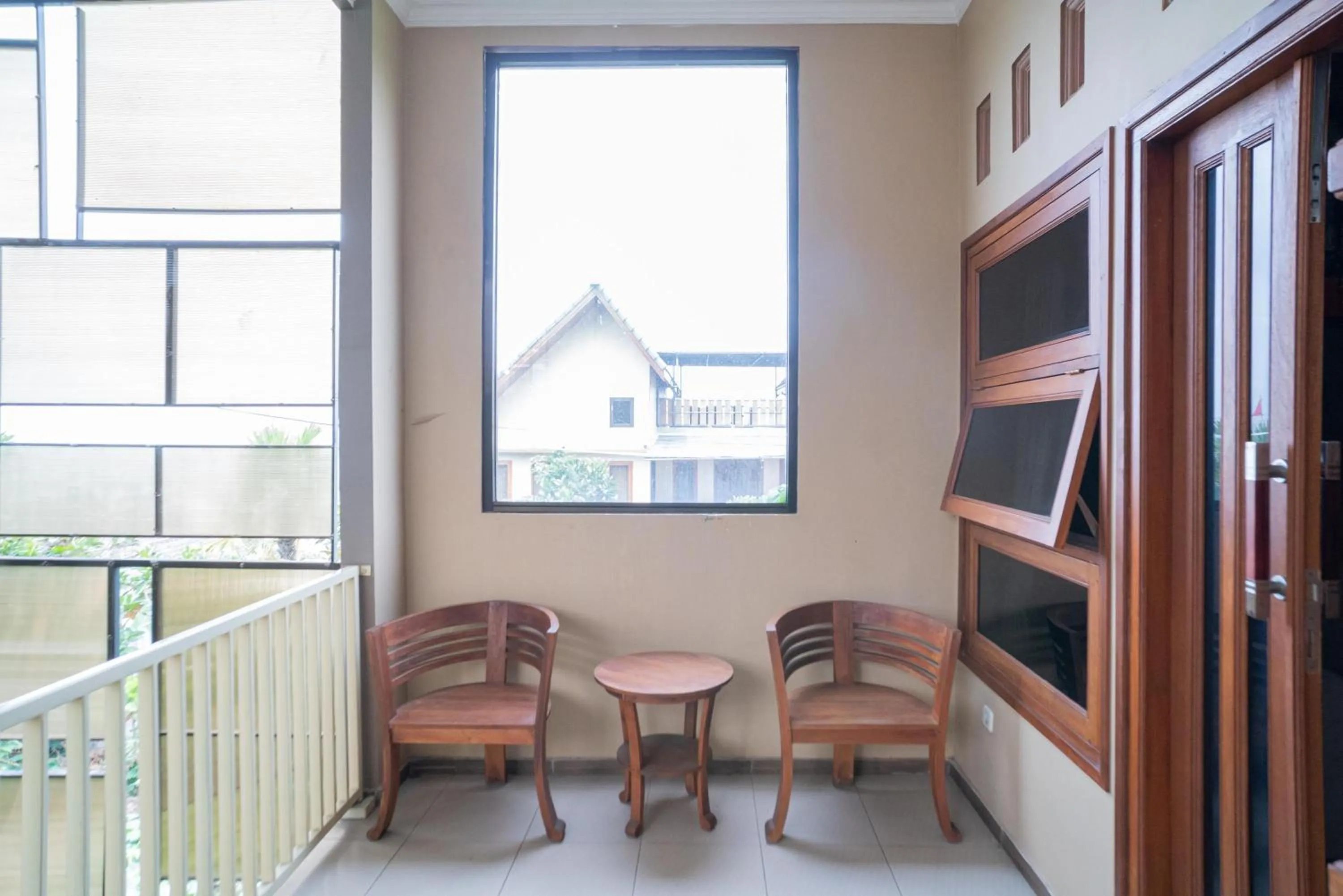 Seating area in RedDoorz At Villa Akbar 3