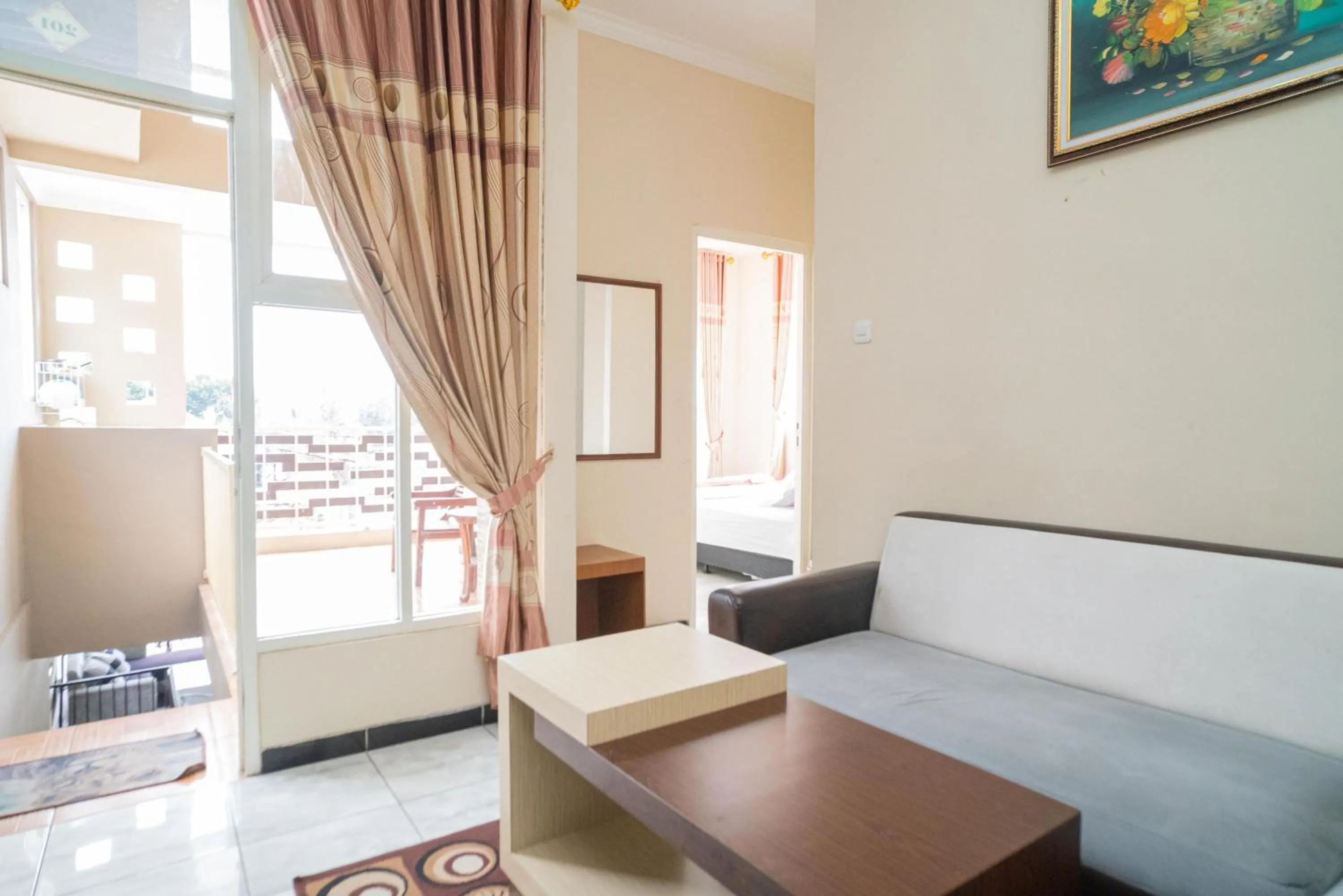 Seating area in RedDoorz At Villa Akbar 3