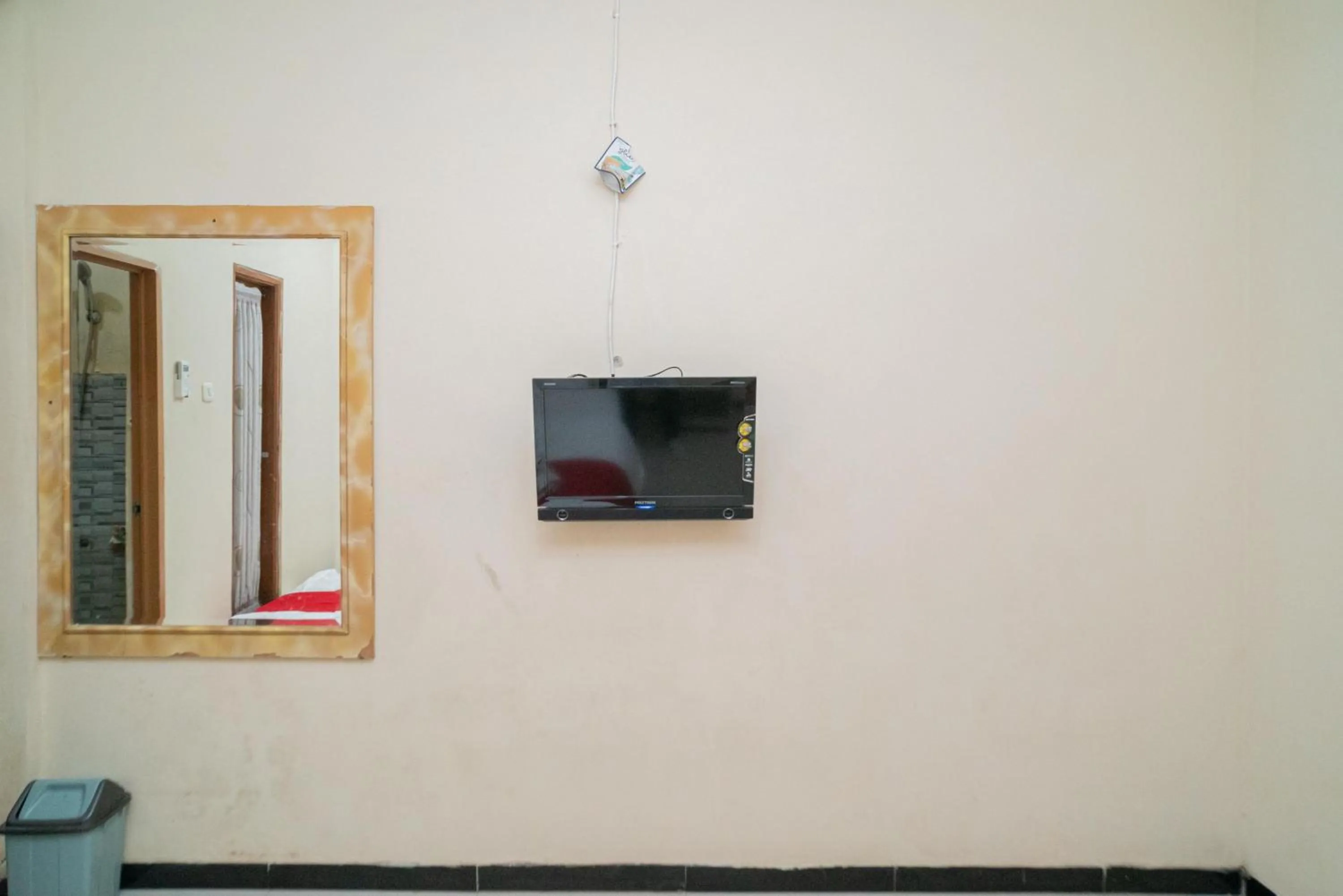 Bedroom in RedDoorz At Villa Akbar 3