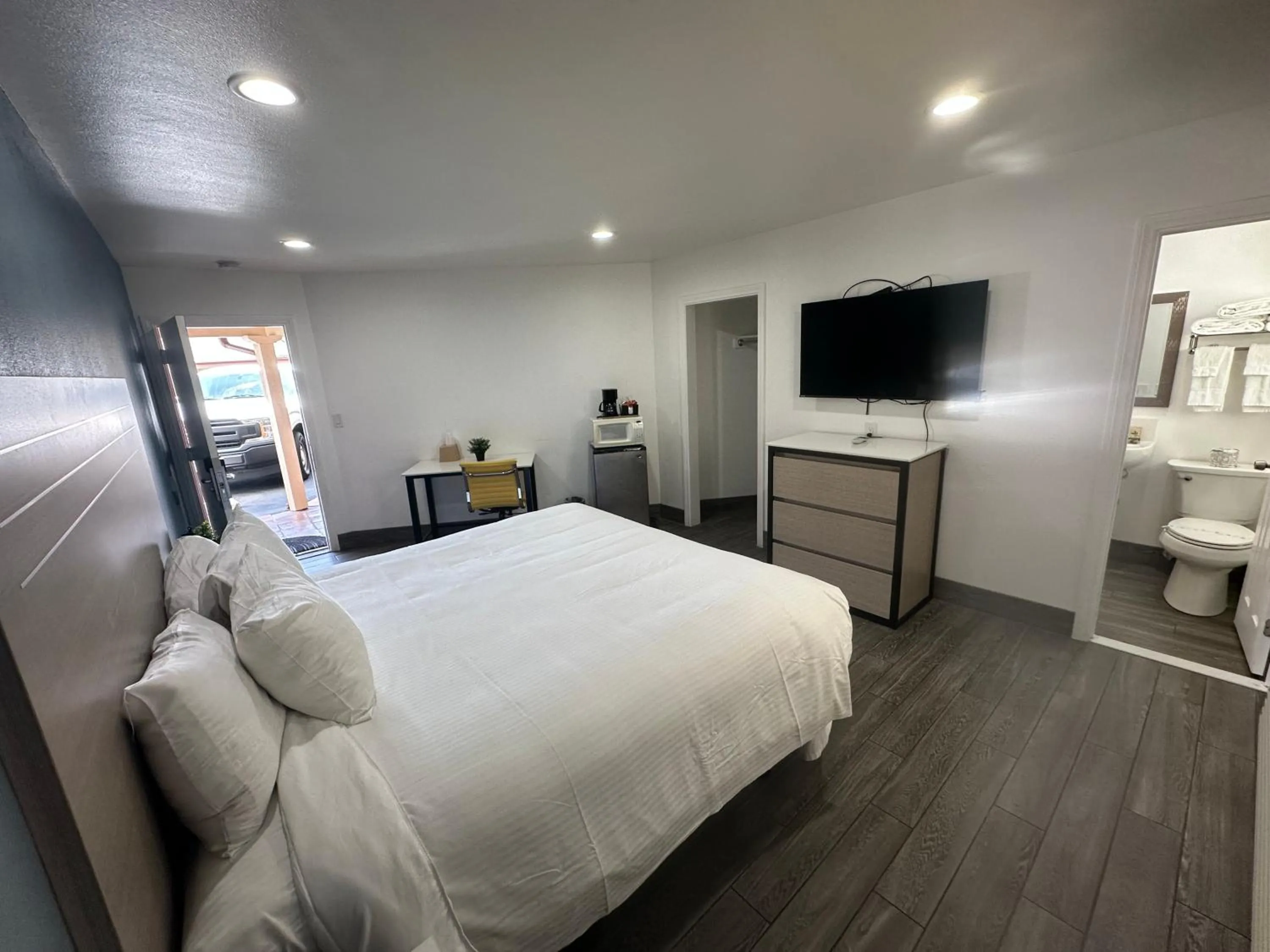 Bed in Town and Country Inn