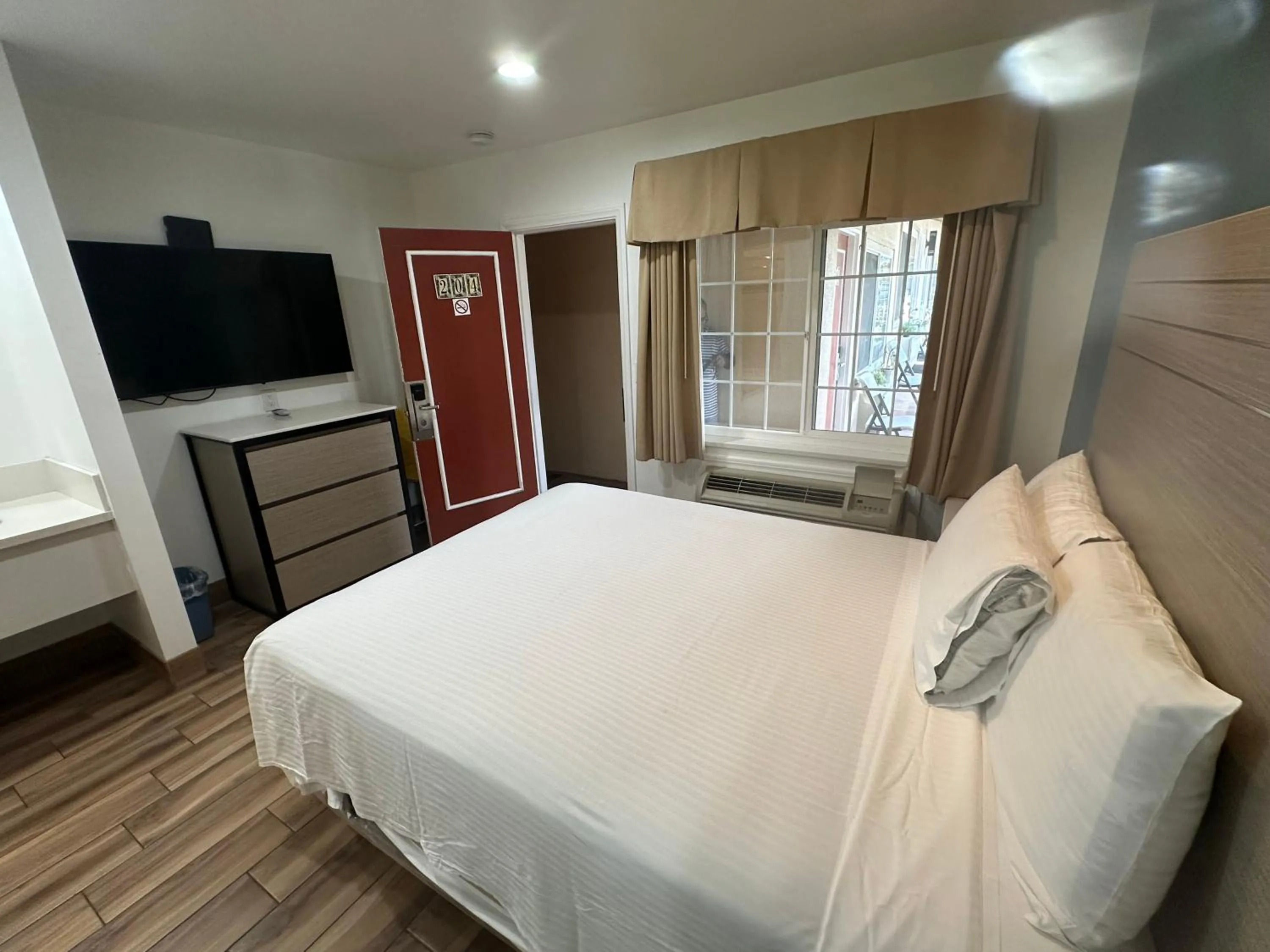 Bed in Town and Country Inn